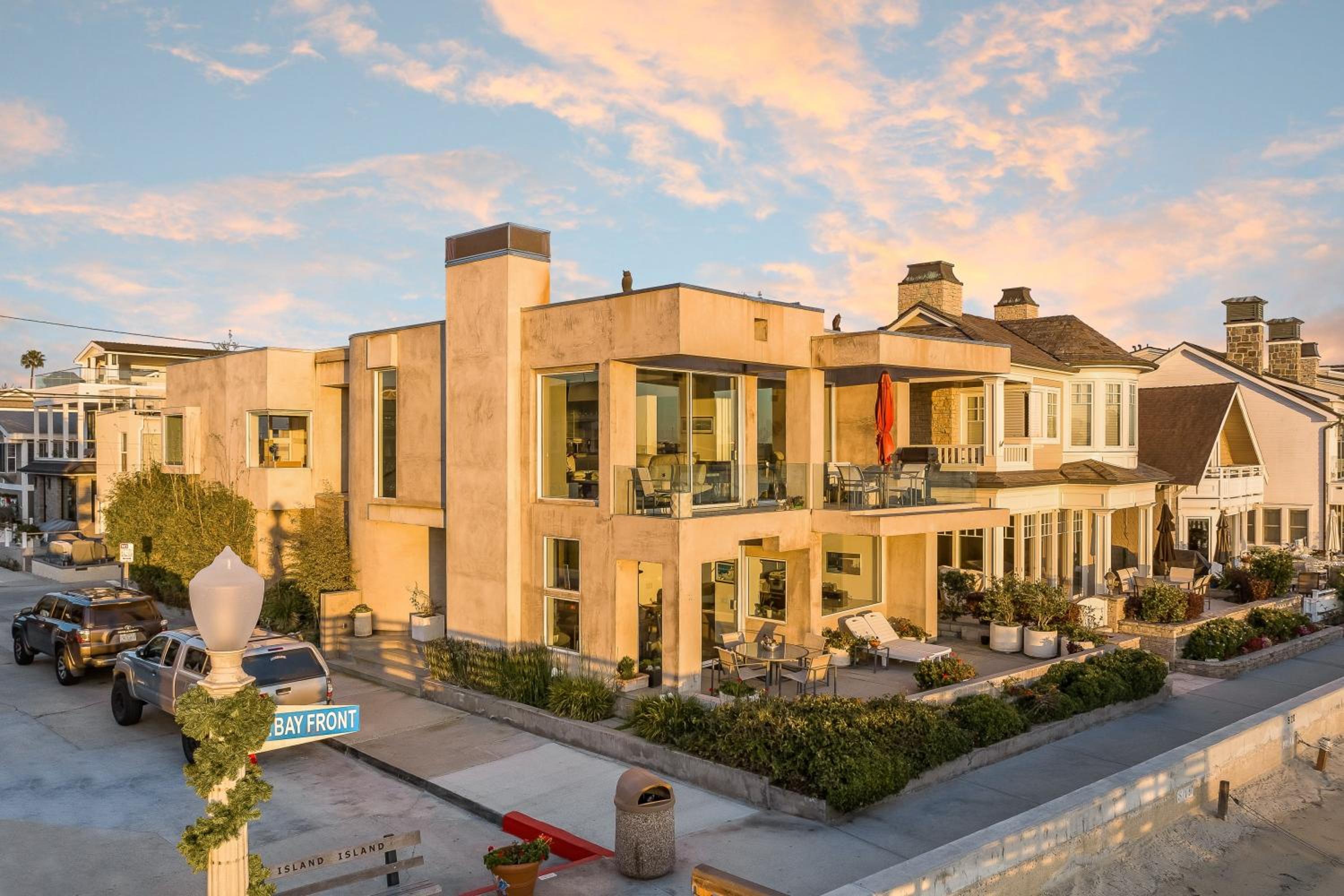 Waterfront Oasis w Pier Parking & Beach on Island view 3