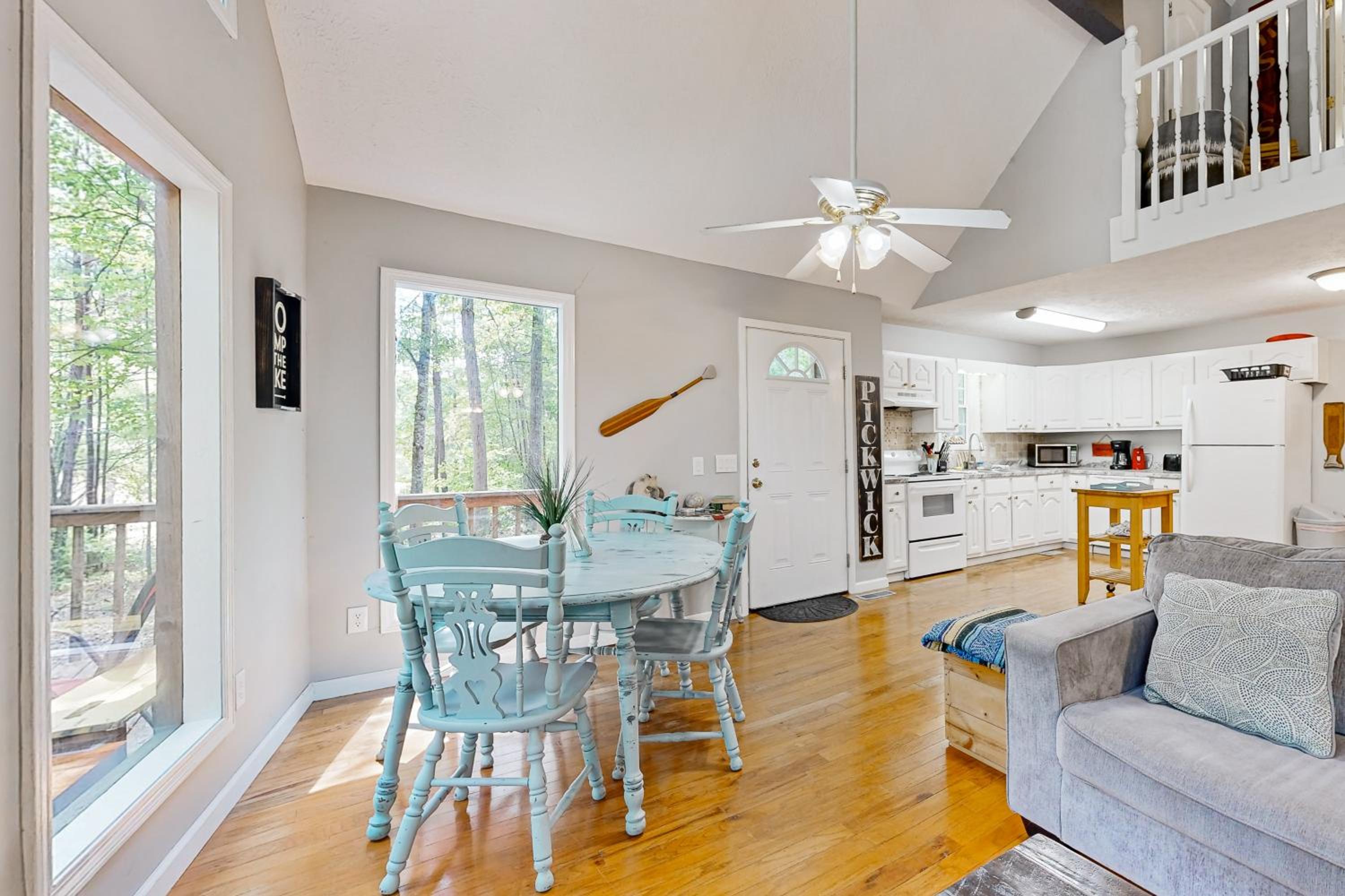 Dog-Friendly, Bright Cabin with Deck!
