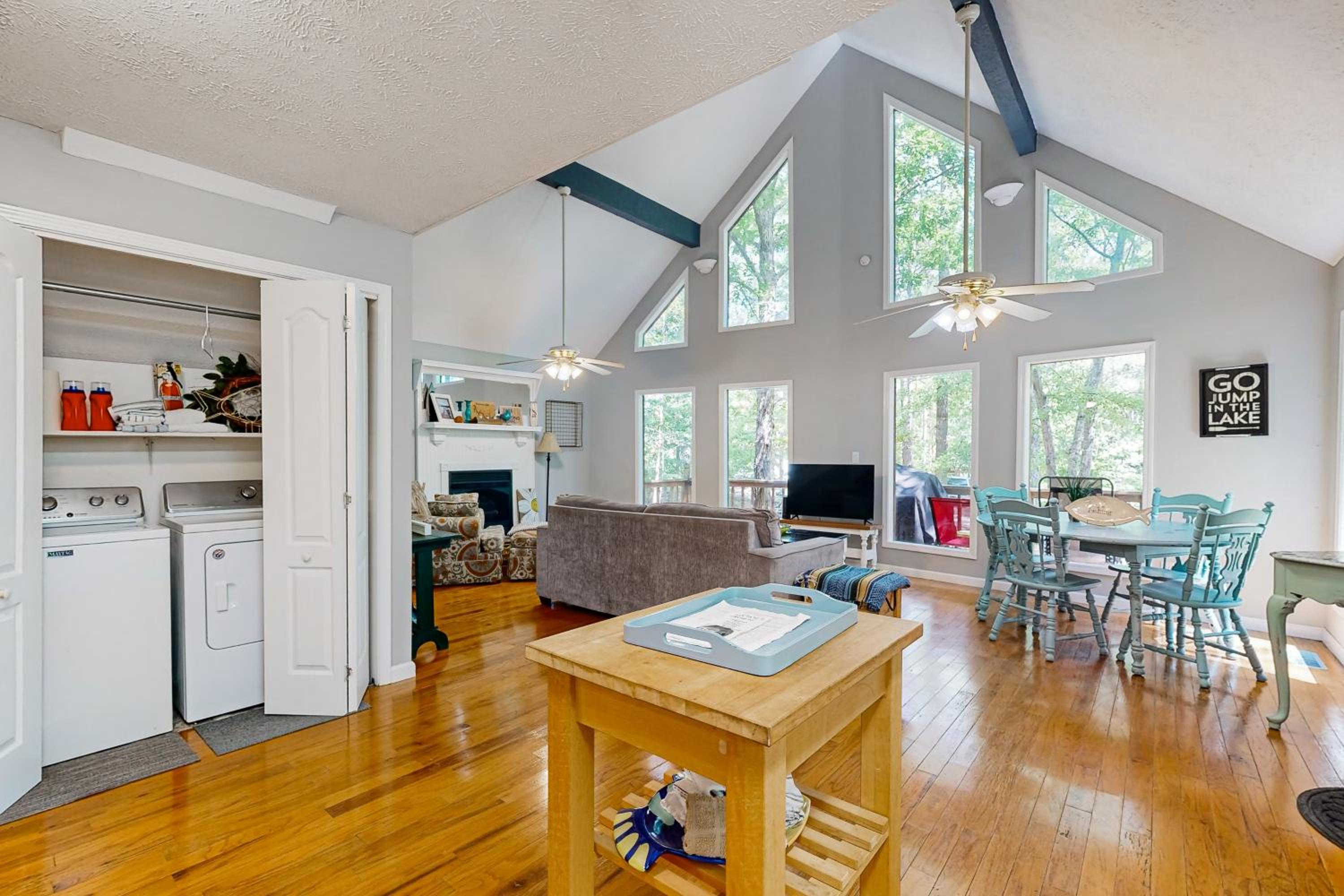 Dog-Friendly, Bright Cabin with Deck!
