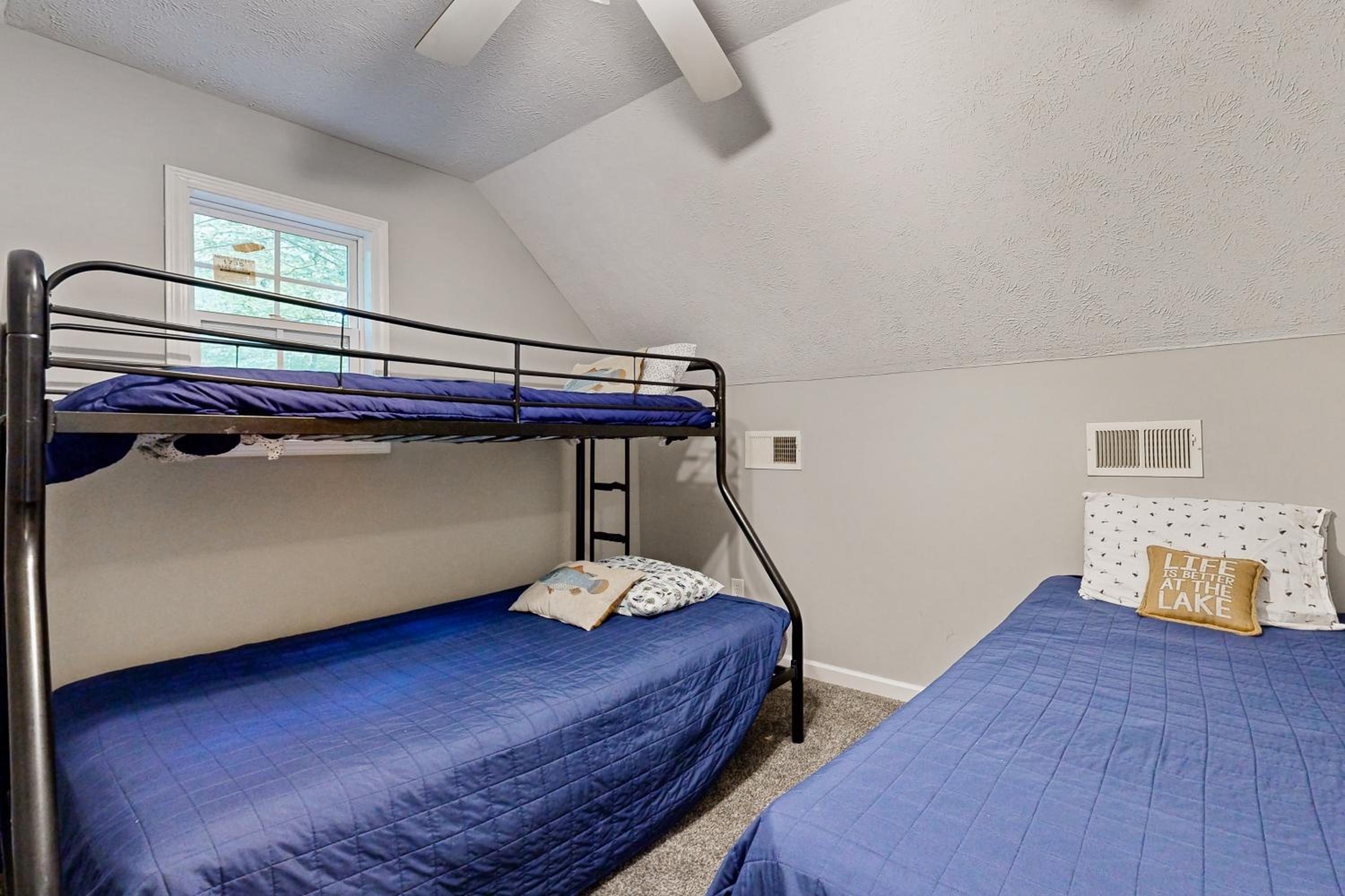 Dog-Friendly, Bright Cabin with Deck!