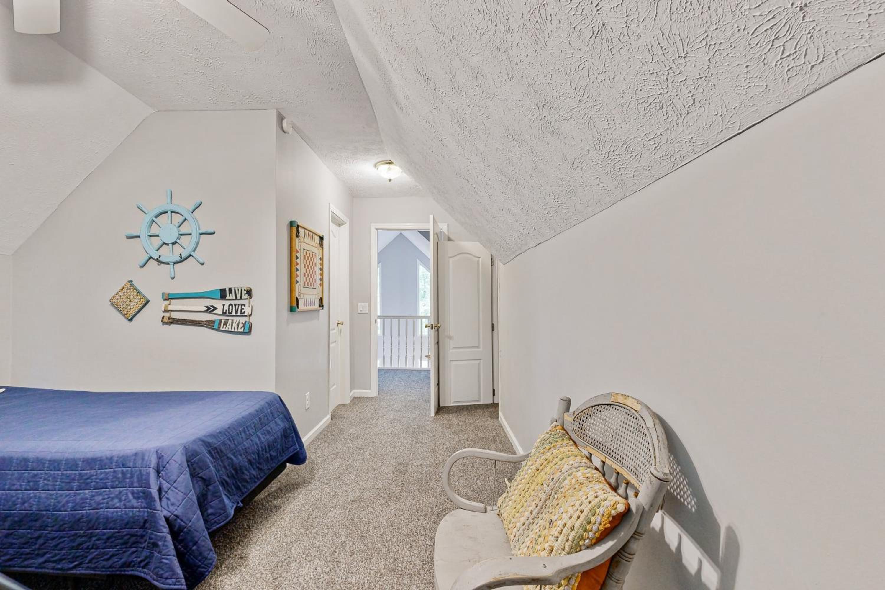 Dog-Friendly, Bright Cabin with Deck!