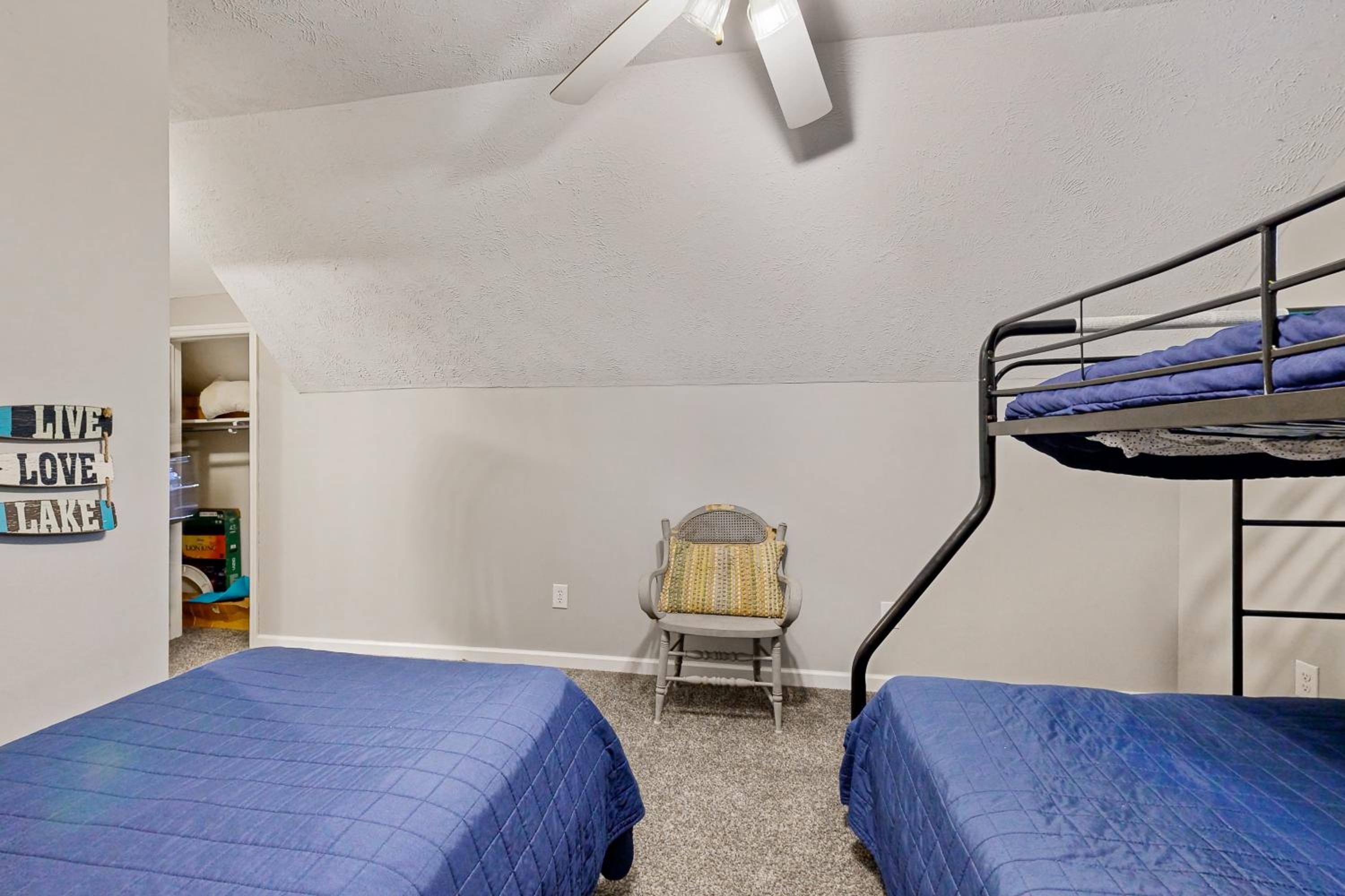 Dog-Friendly, Bright Cabin with Deck!