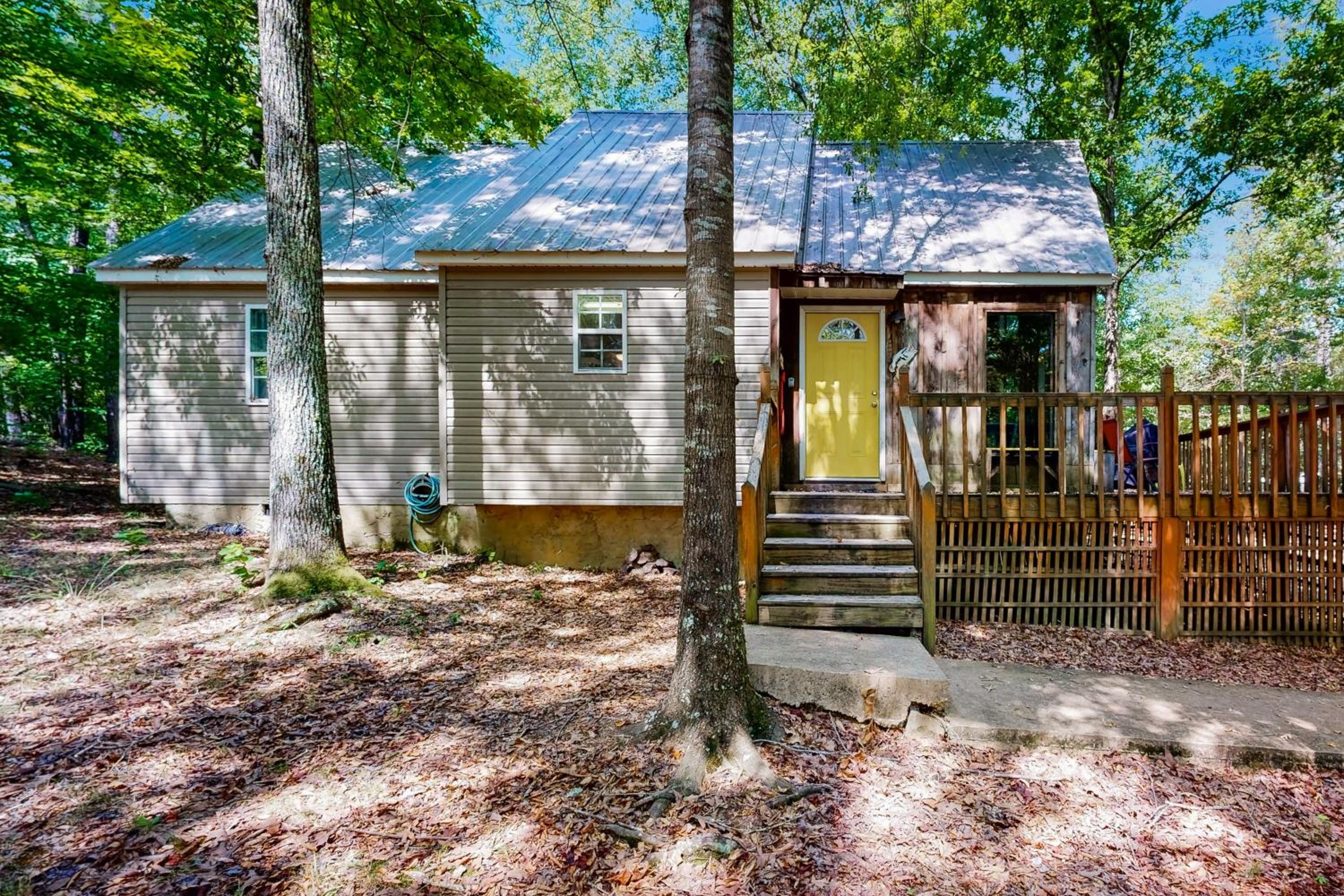 Dog-Friendly, Bright Cabin with Deck!
