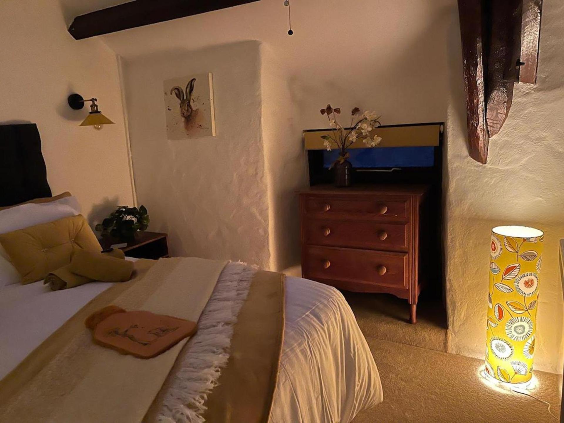 Cosy Cottage with hot tub-Oozing Character! view 2
