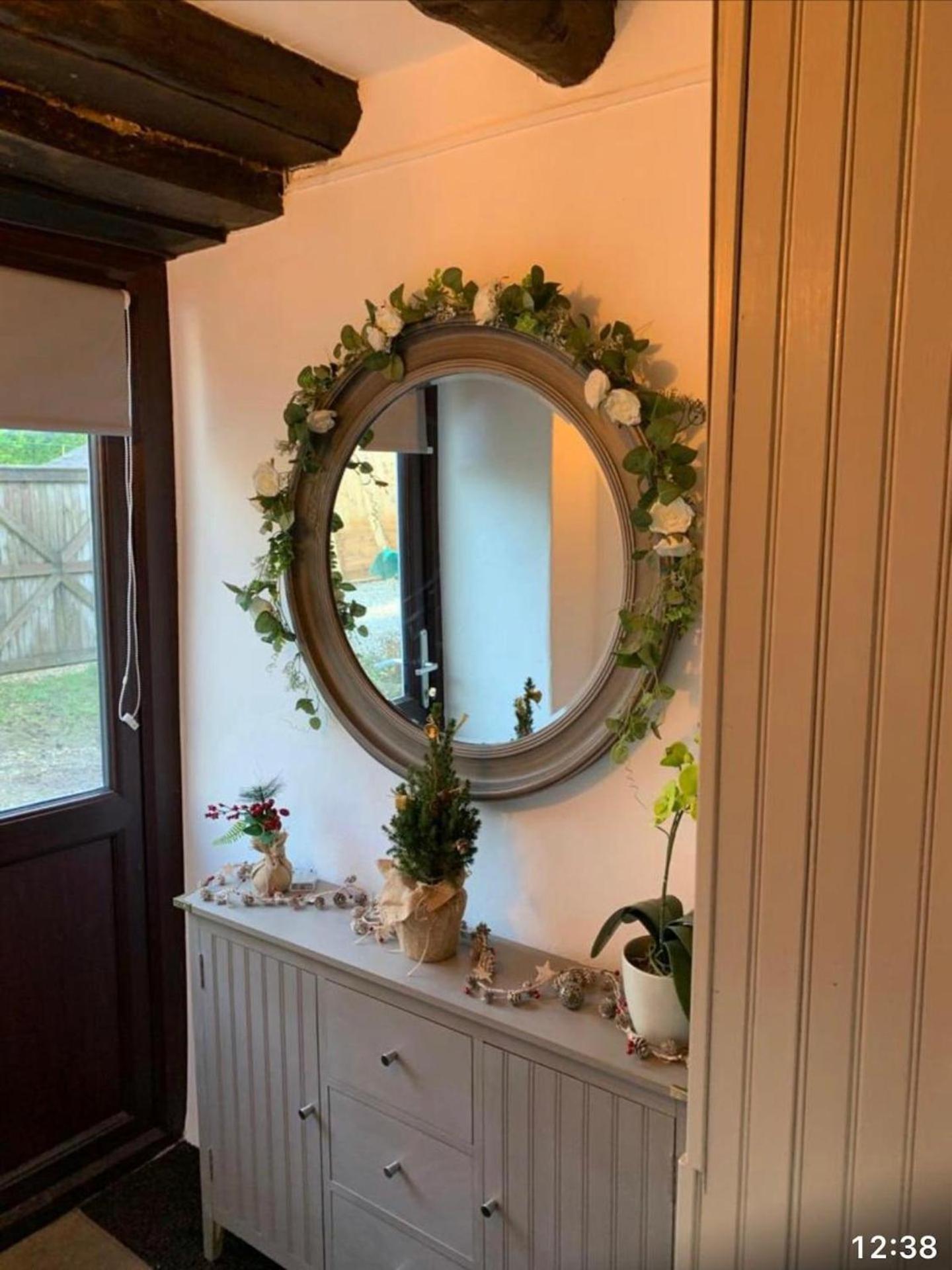 Cosy Cottage with hot tub-Oozing Character! view 4