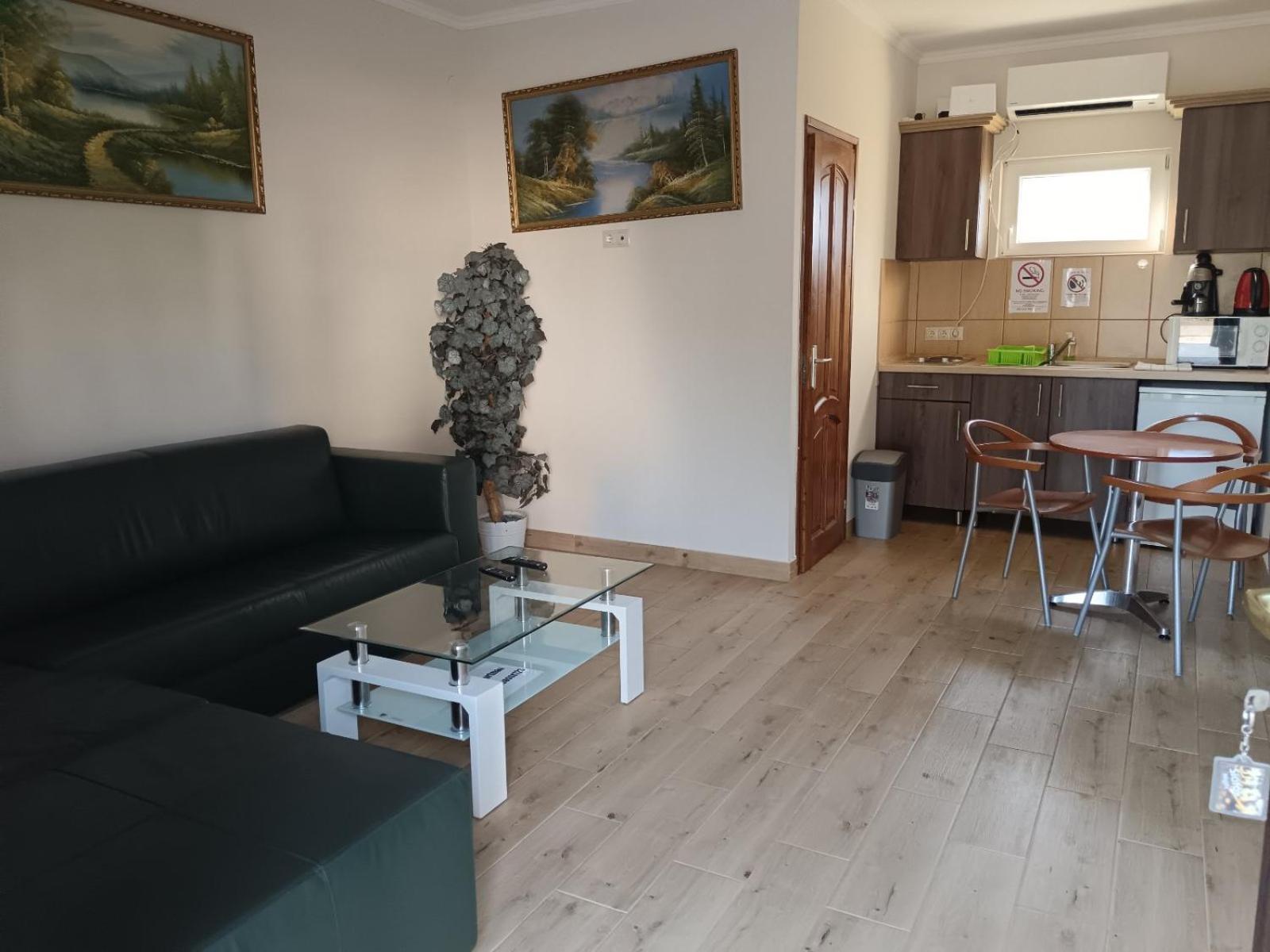 Sunny Home Apartment Ház