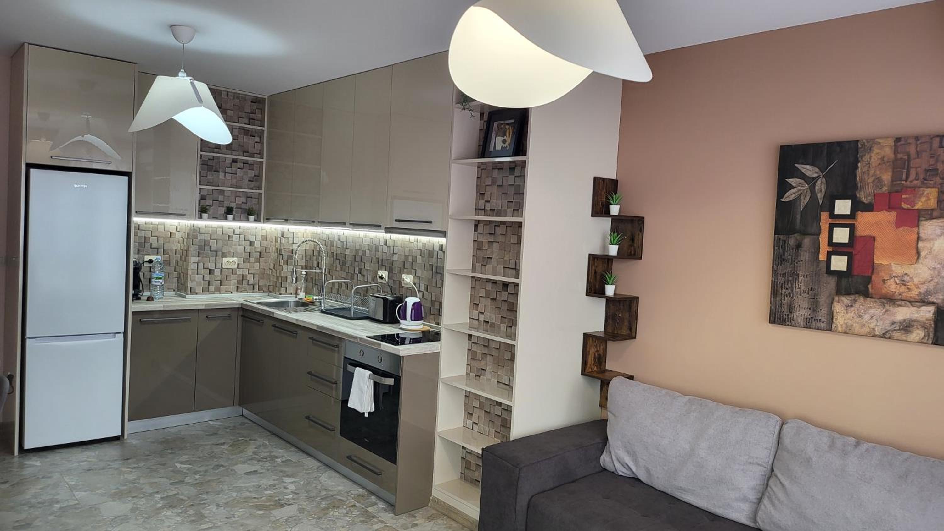 Stylish apartment near City, entire flat, 1 bedroom, 1 large bed in living room