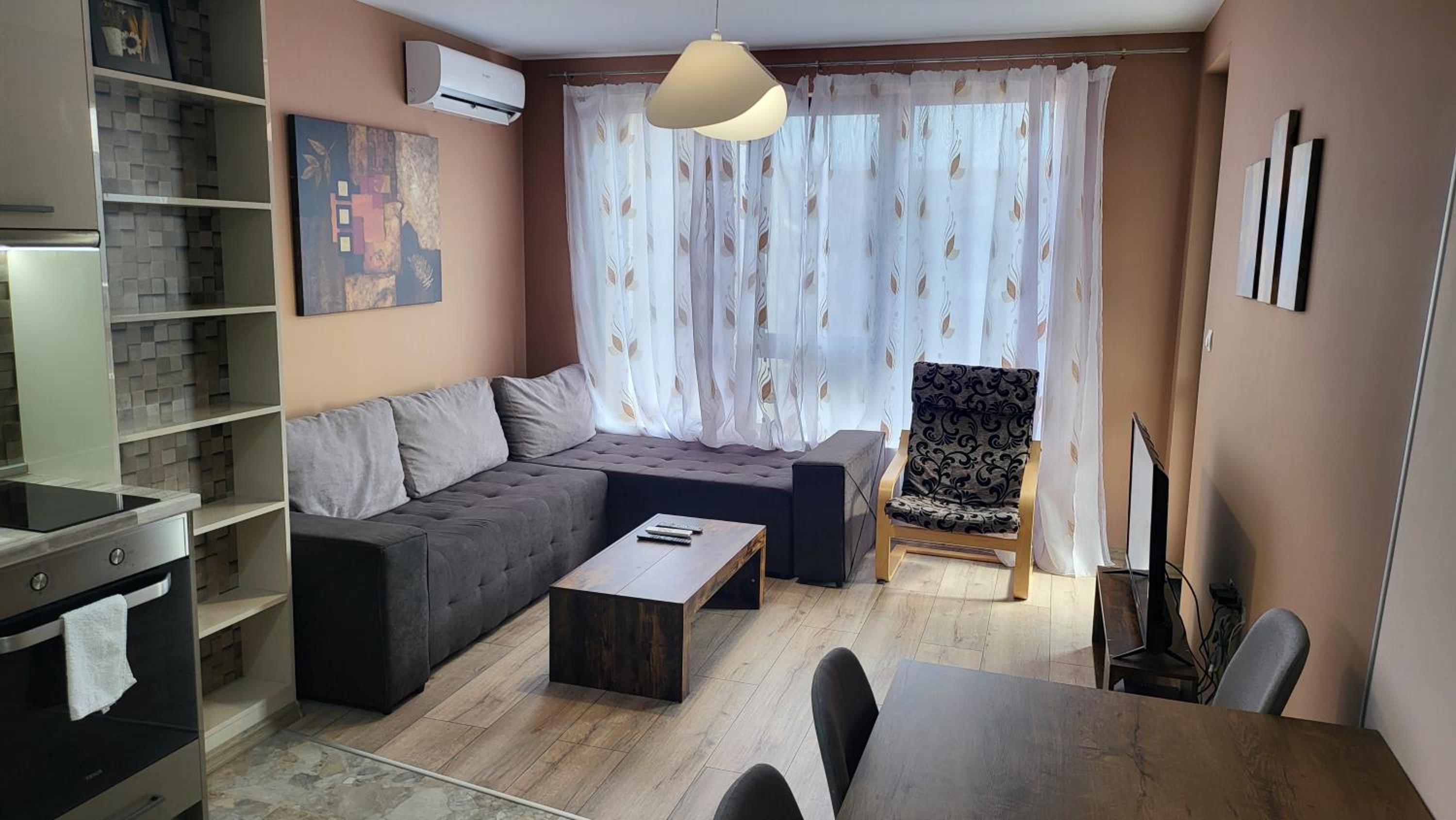 Stylish apartment near City, entire flat, 1 bedroom, 1 large bed in living room