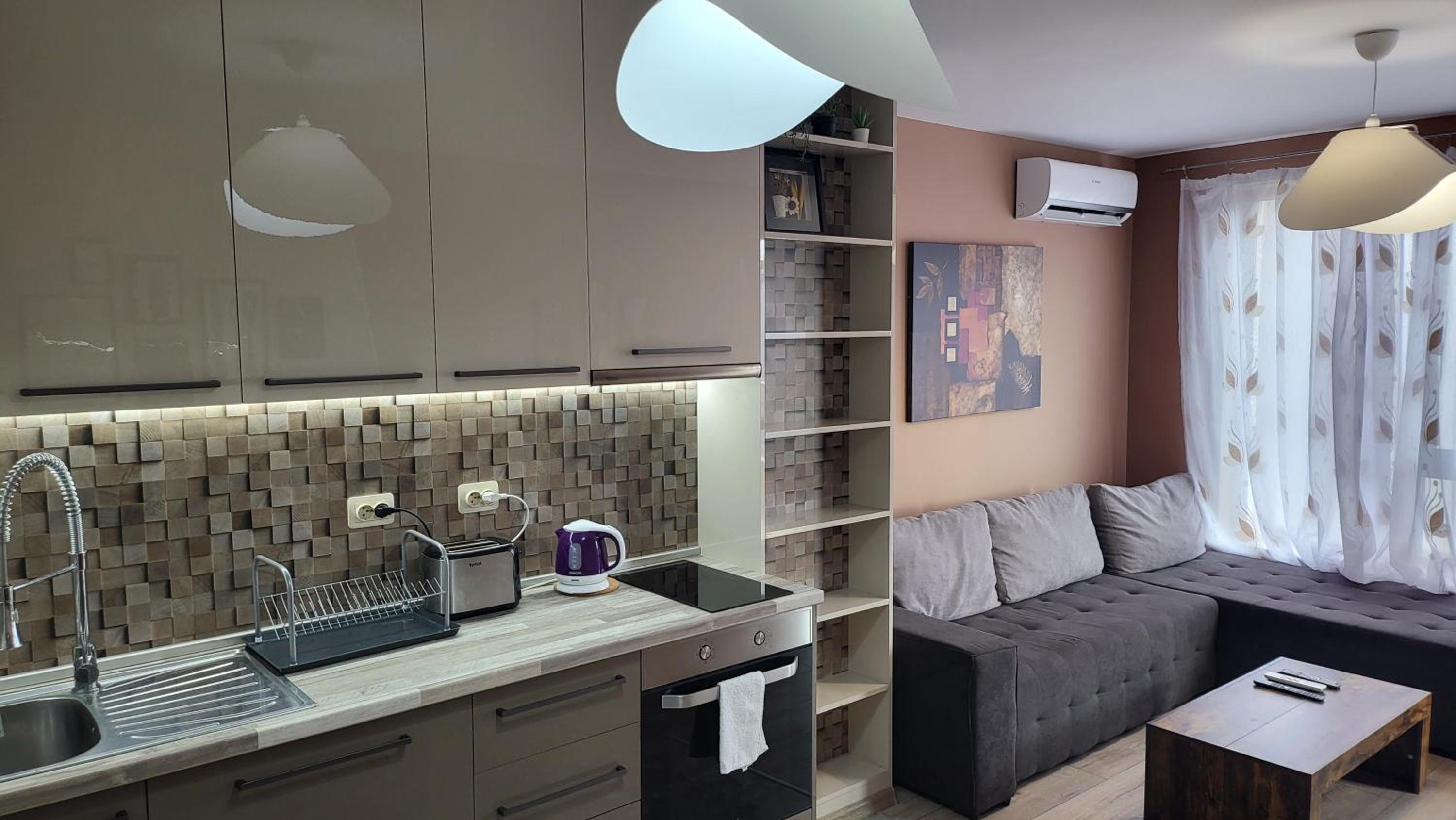 Stylish apartment near City, entire flat, 1 bedroom, 1 large bed in living room