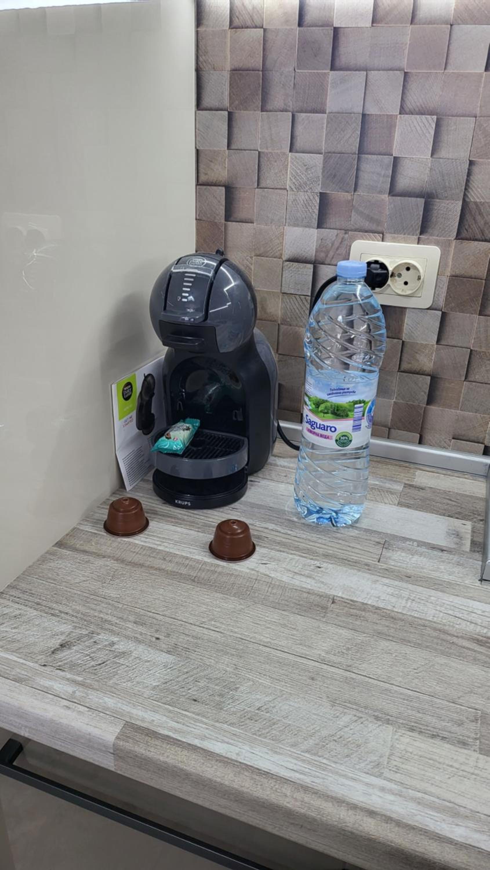 Stylish apartment near City, entire flat, 1 bedroom, 1 large bed in living room