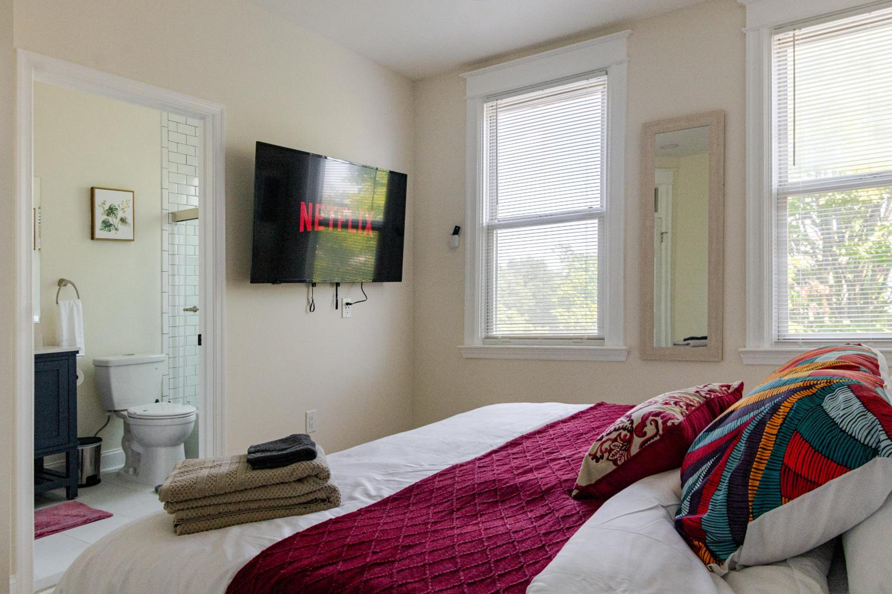 Renovated 5BR DC Home Naer Capitol Area Free Parking view 3