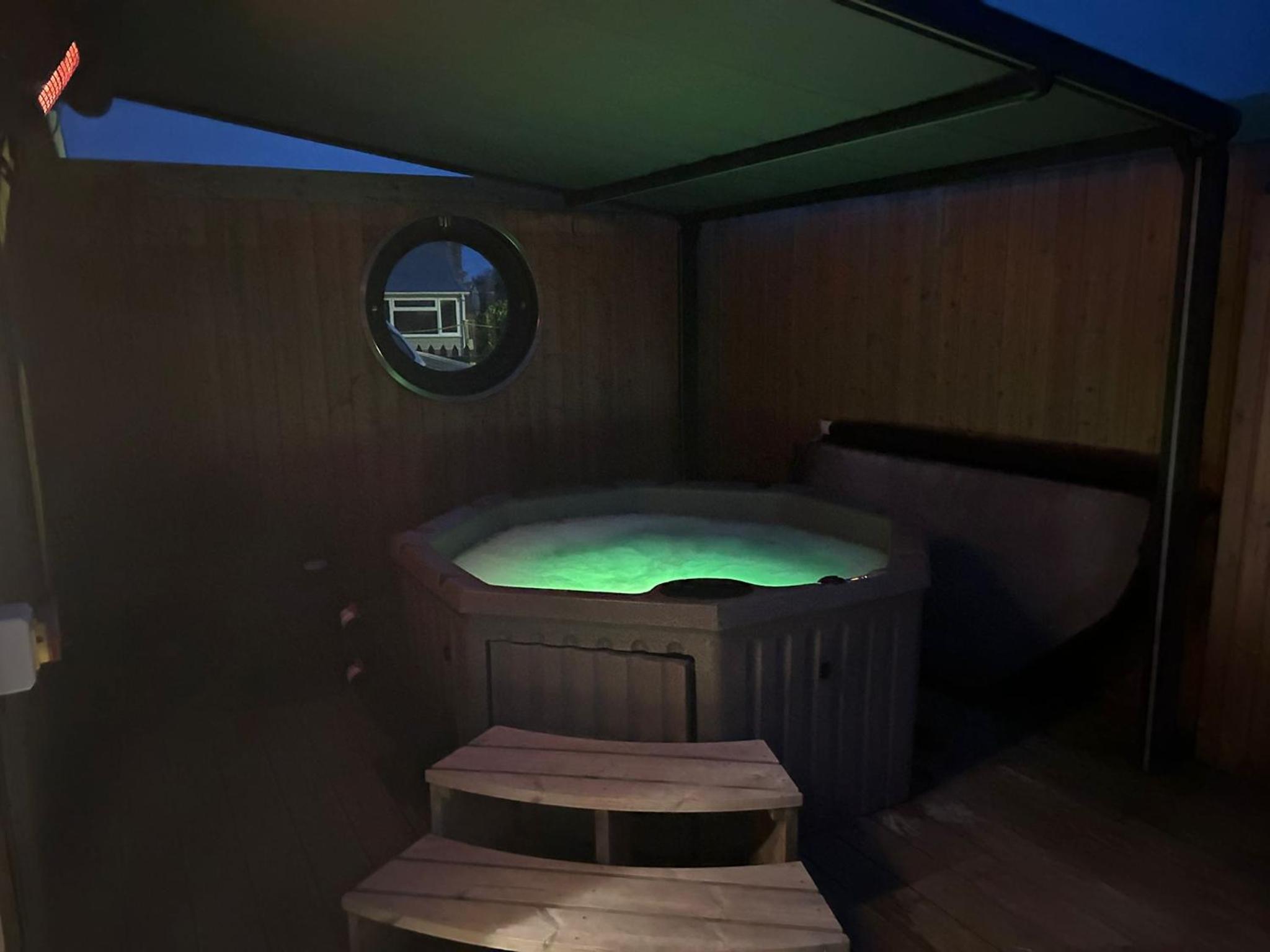 Humberston Boathouse Lodge & Hot Tub - Cleethorpes Beach Cabin Chalet view 2