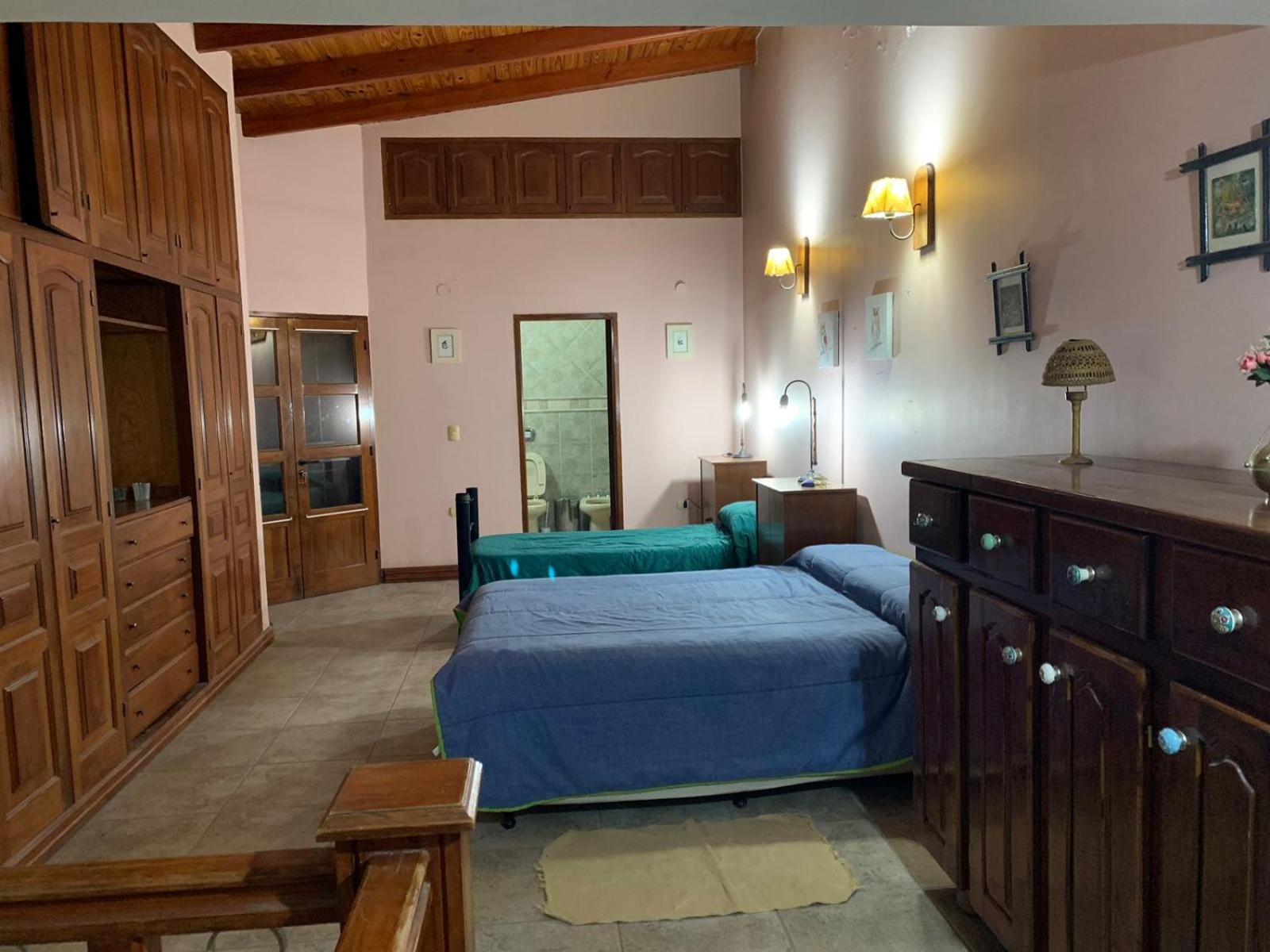 Casa para 10 personas, a minutos del nodo, del estadio y el centro