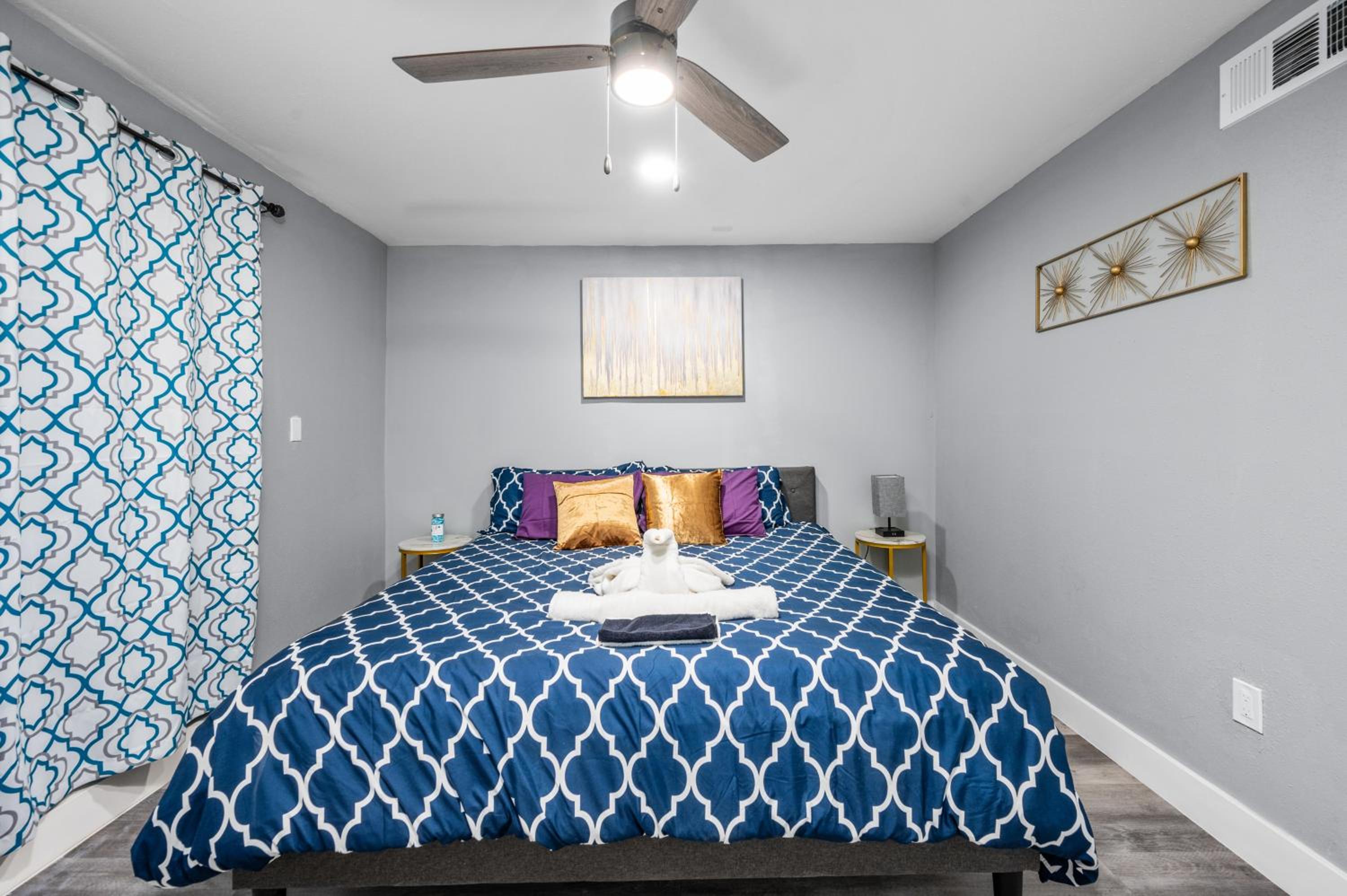 Central Heights 2BR Oasis with Pool & Free Park view 5