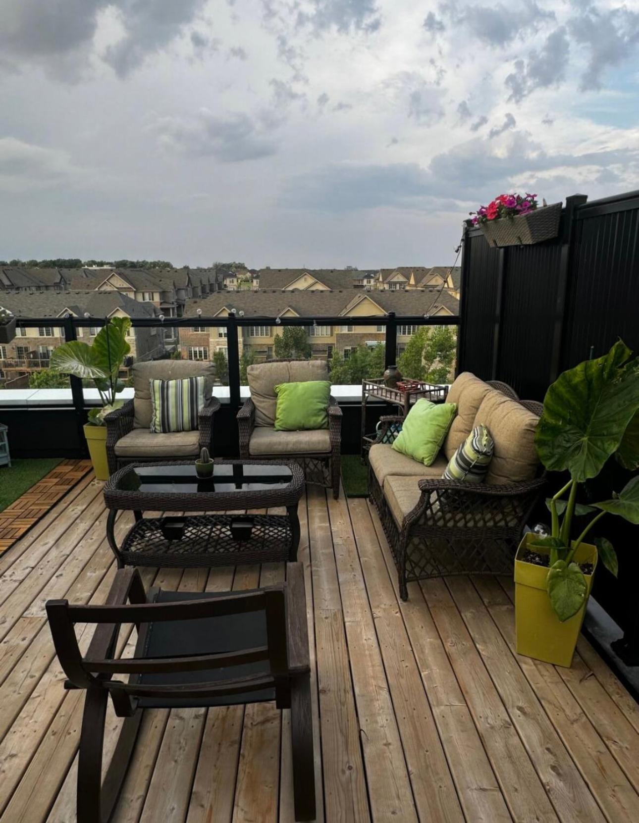 Oakville Townhouse Amazing Rooftop