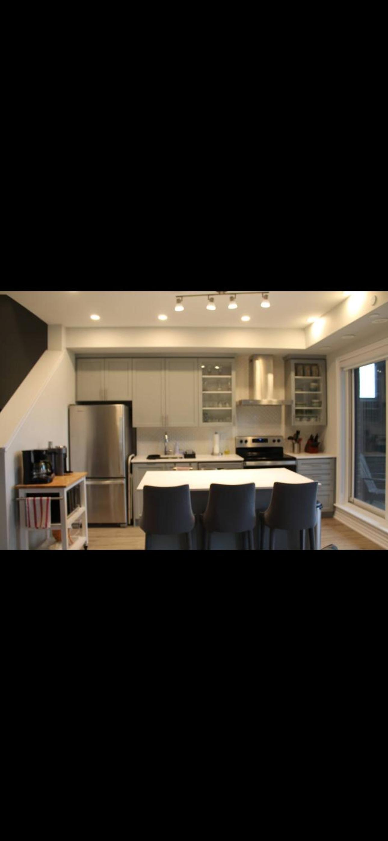 Oakville Townhouse Amazing Rooftop
