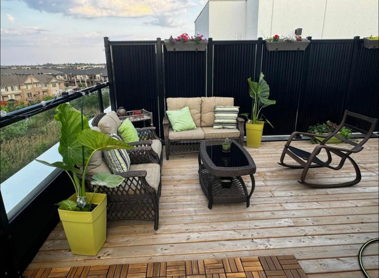 Oakville Townhouse Amazing Rooftop