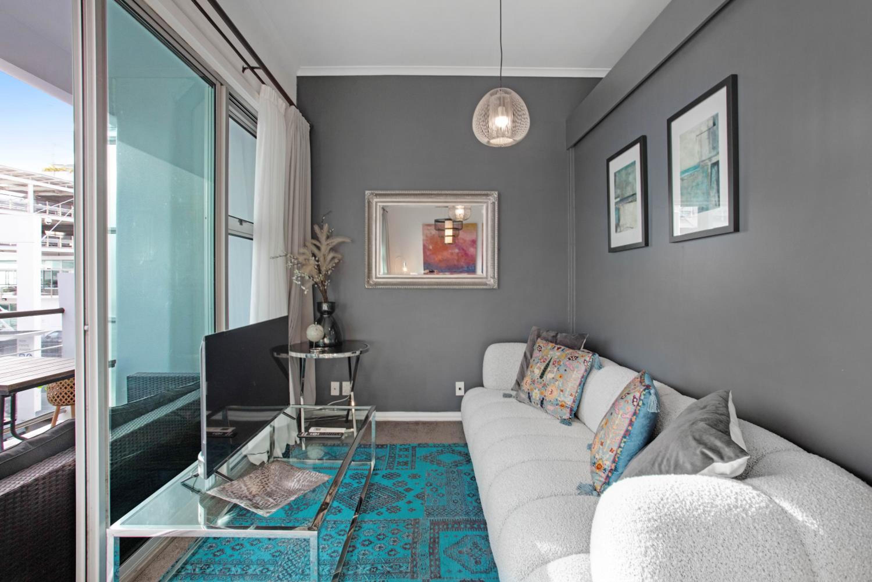 Princes Wharf 2 BR Newly Renovated Luxury view 3