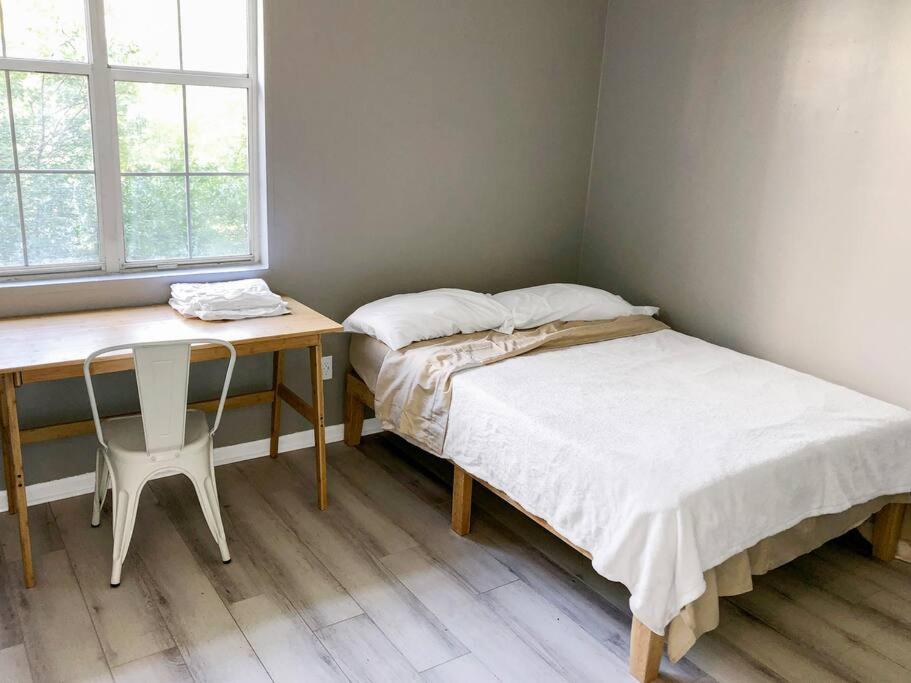Corporate Retreat - Stylish 2BR Condo with Pool, Balcony & Fast Wi-Fi, Minutes from Downtown Wilmington view 3