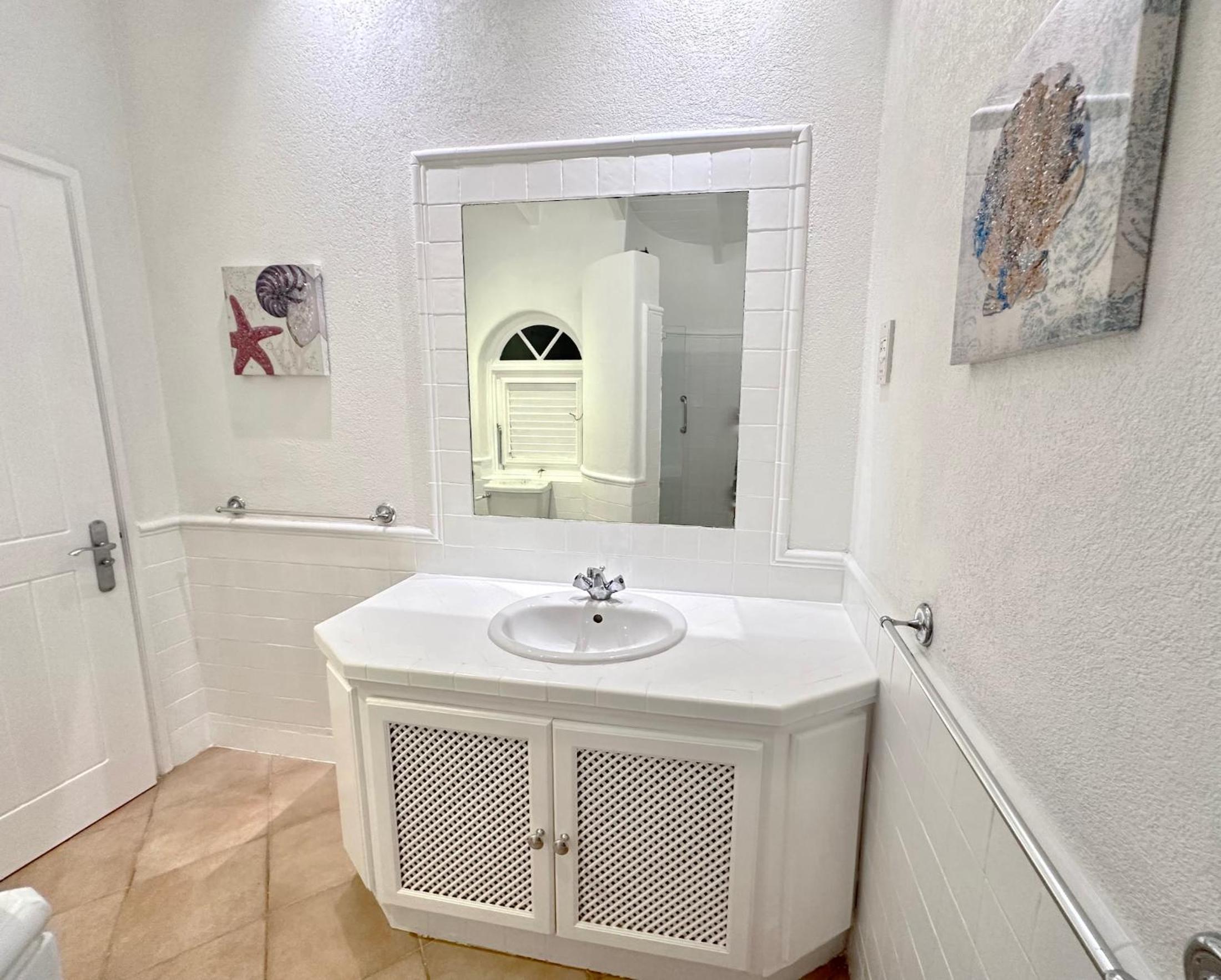 Villa 122 Sugar Hill Estate, pools, tennis, gym, 5 mins to beach