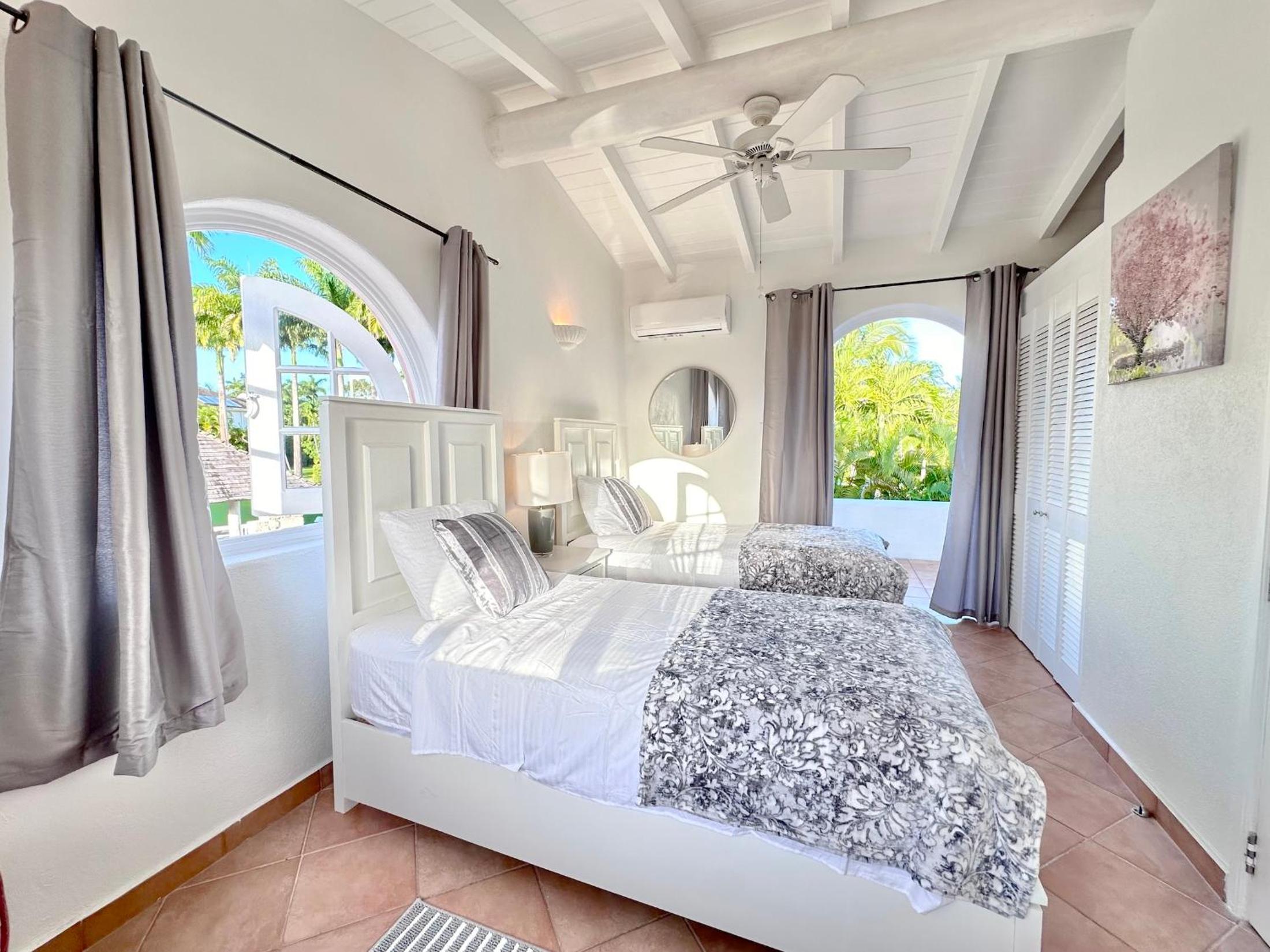 Villa 122 Sugar Hill Estate, pools, tennis, gym, 5 mins to beach