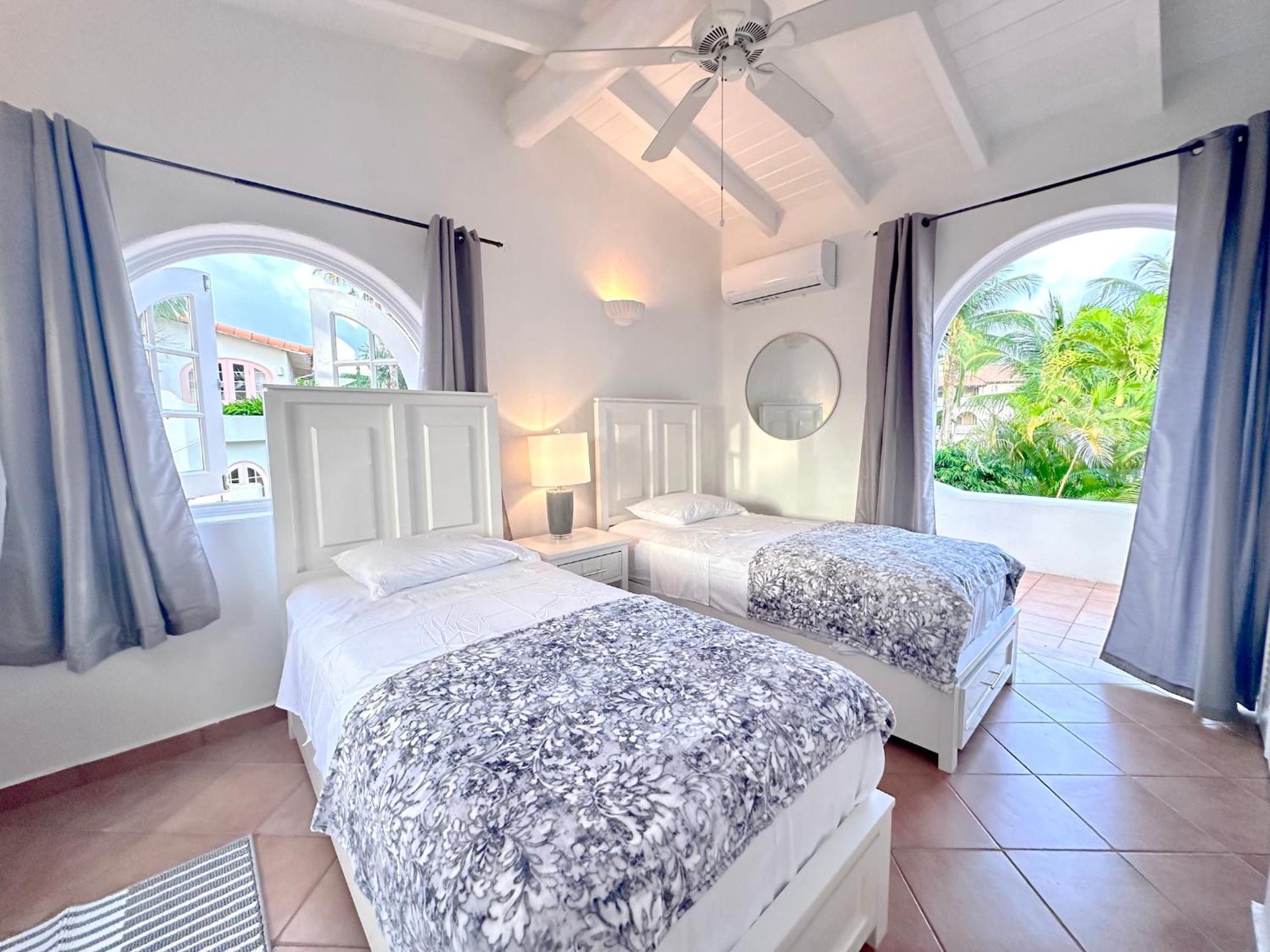 Villa 122 Sugar Hill Estate, pools, tennis, gym, 5 mins to beach