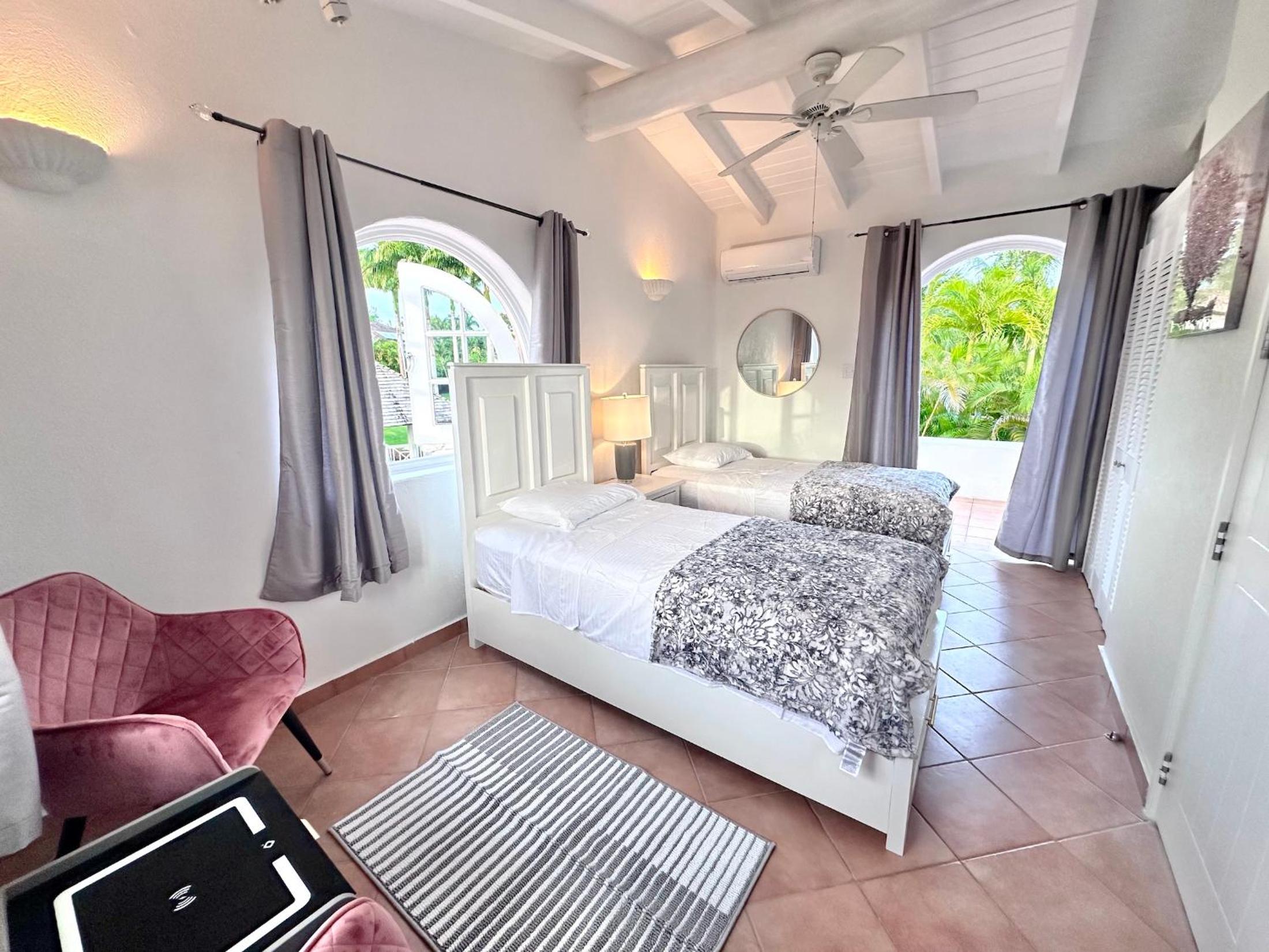 Villa 122 Sugar Hill Estate, pools, tennis, gym, 5 mins to beach