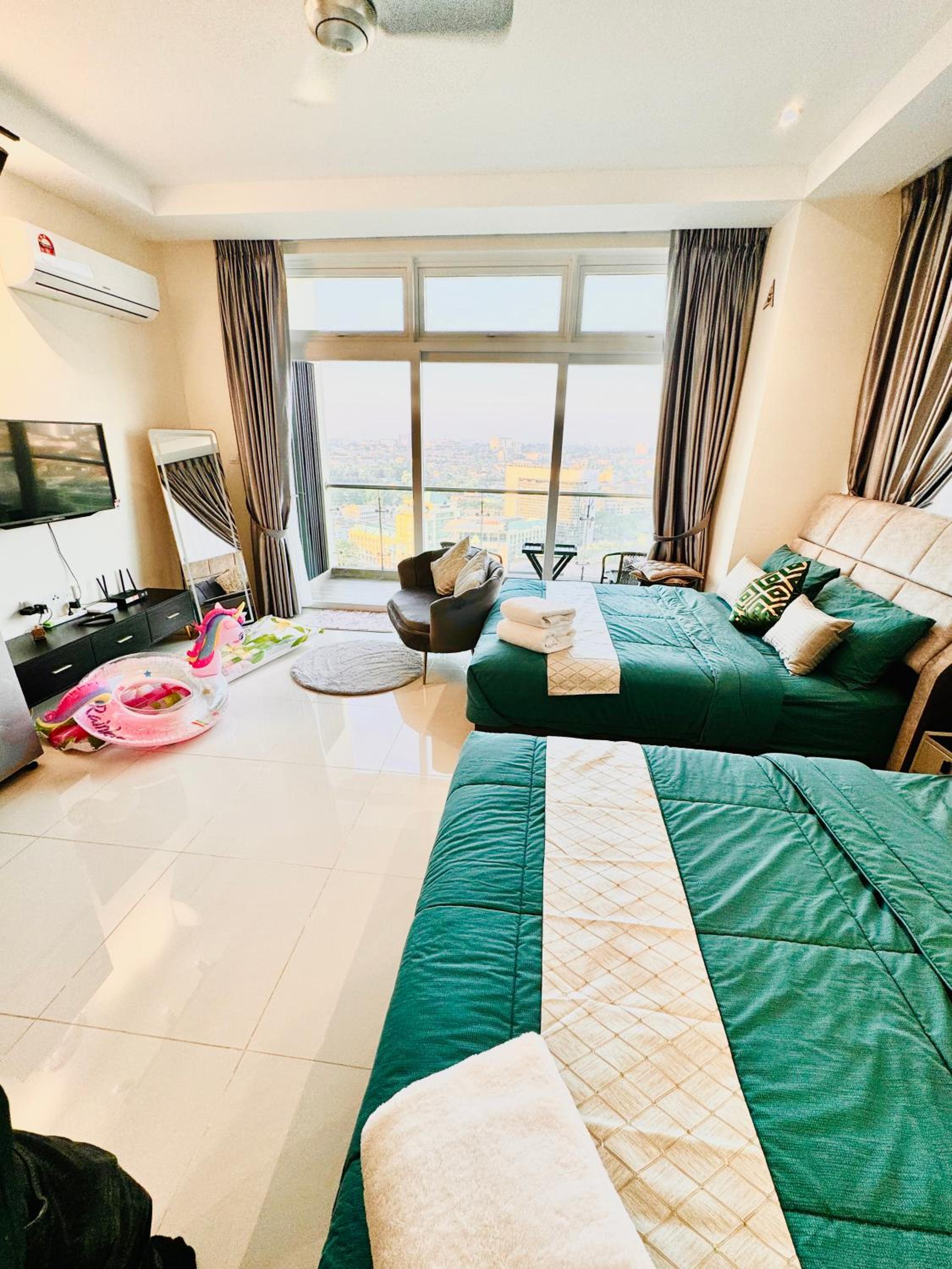 Riverine High Floor Luxury Stay 4 pax Waterfront View from Balcony photo 7