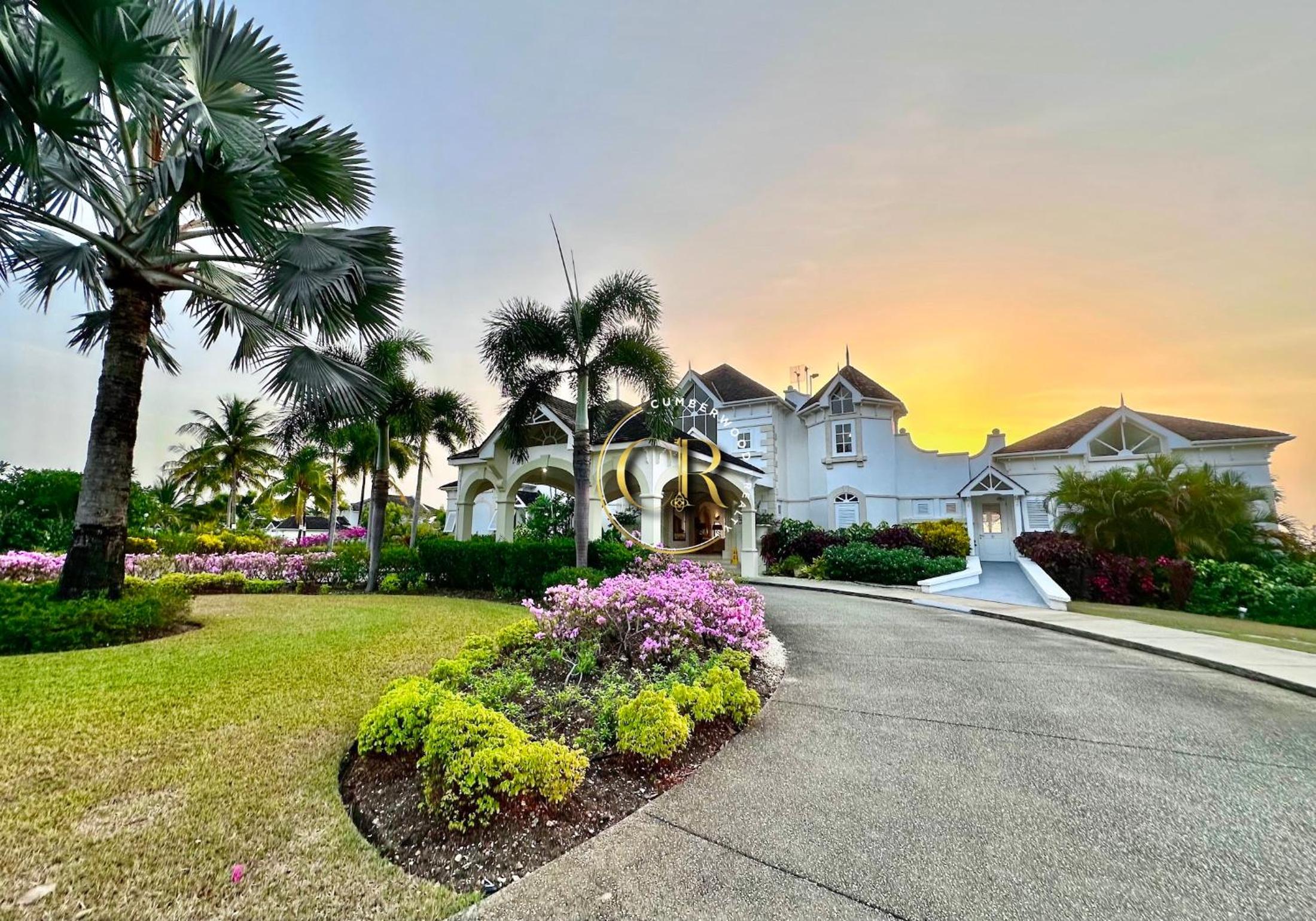 Villa 122 Sugar Hill Estate, pools, tennis, gym, 5 mins to beach