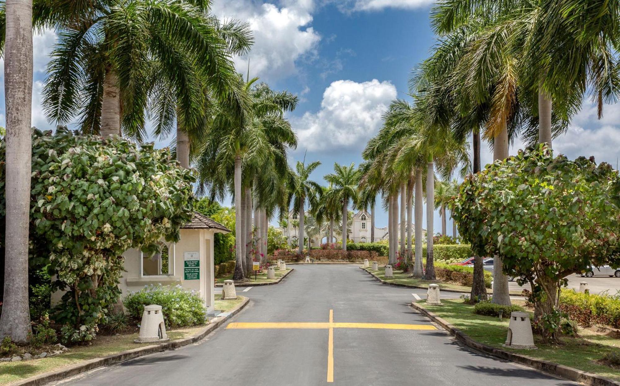 Villa 122 Sugar Hill Estate, pools, tennis, gym, 5 mins to beach