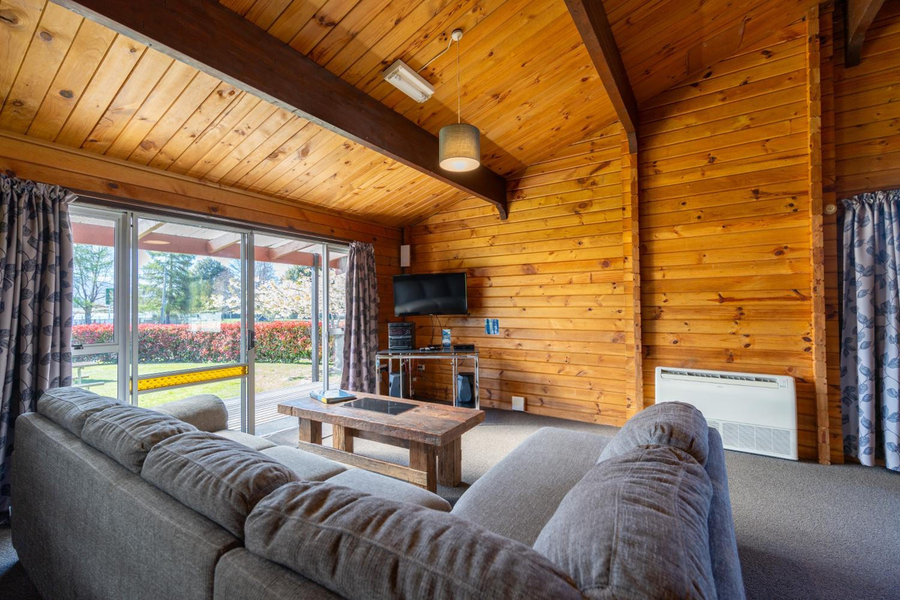 Te Anau Top 10 Holiday Park and Motels