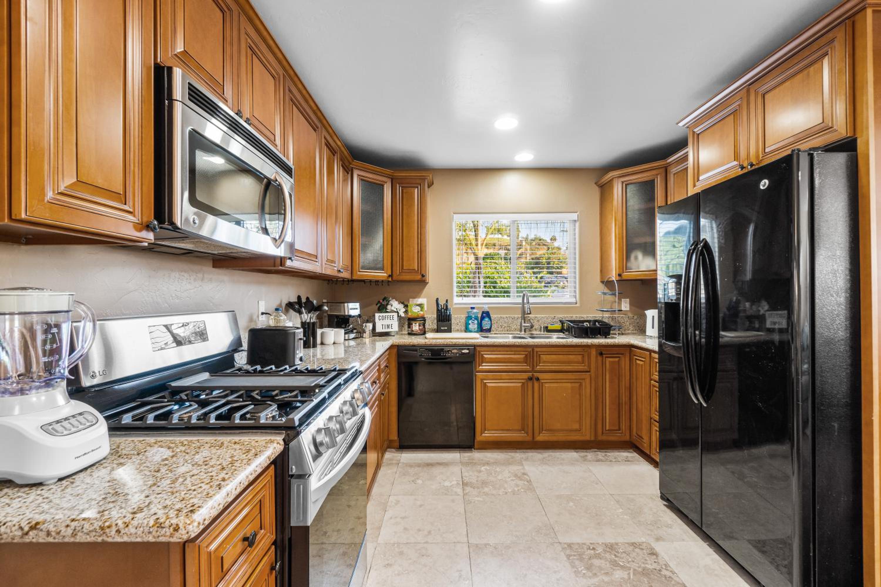Entire Private Home with 3 Bedrooms 2 Bathrooms, Ranch-Style with Backyard, Crib, King Bed, and Free Parking, Available Now view 4