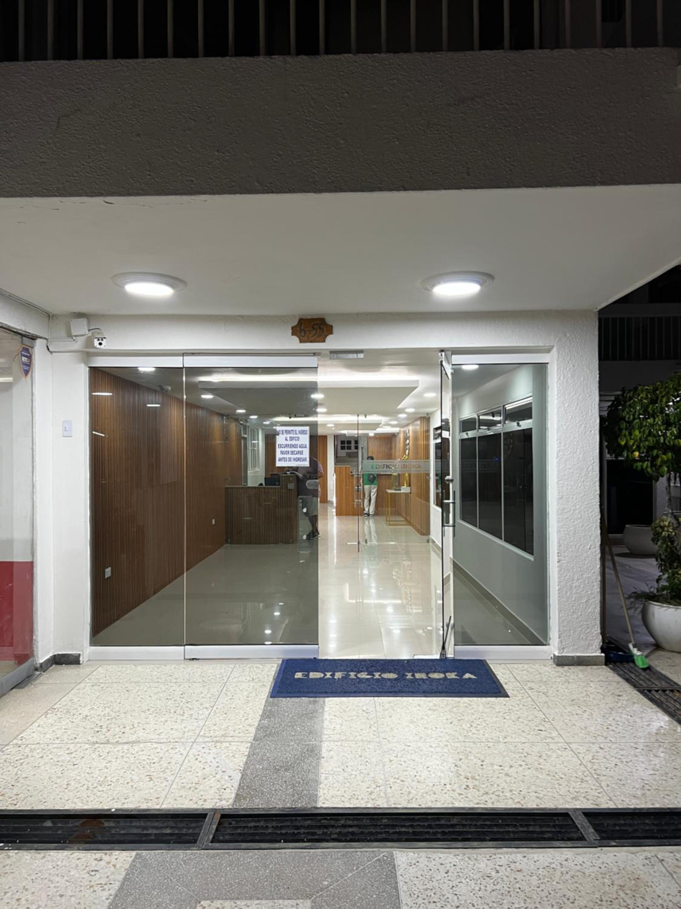 Apartamento edificio Iroka en el Rodadero Frente Al Mar con cocina full equipada