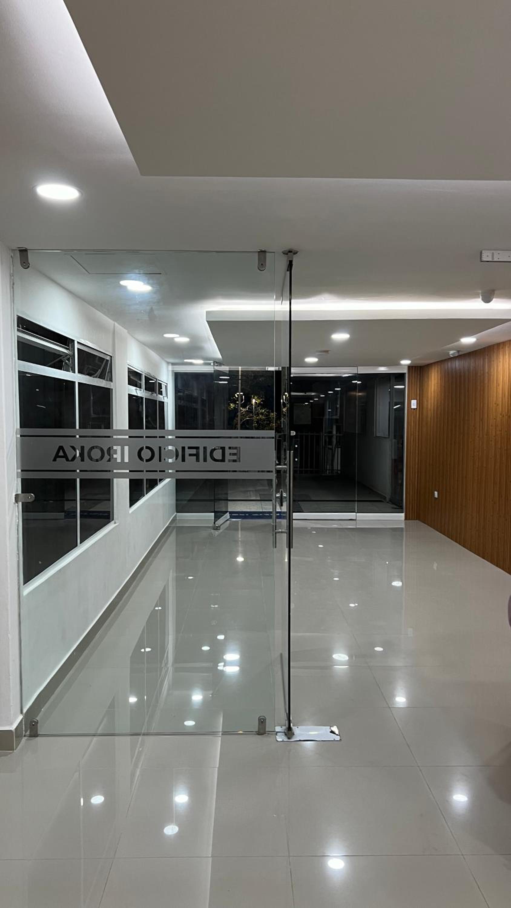 Apartamento edificio Iroka en el Rodadero Frente Al Mar con cocina full equipada