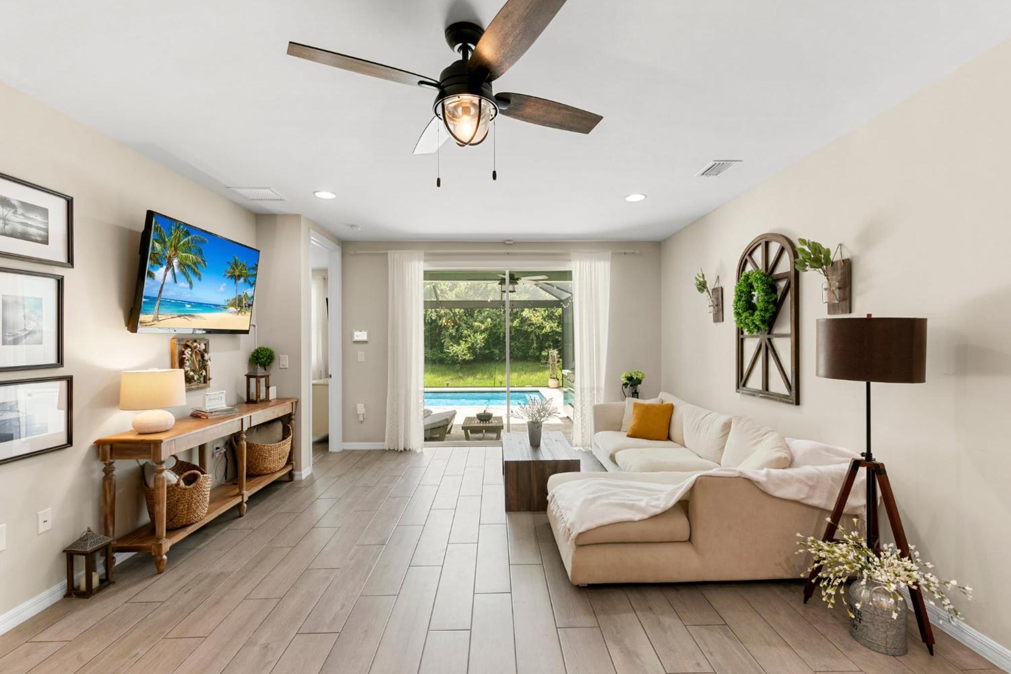 Pool House Villa in Naples Reserve view 5