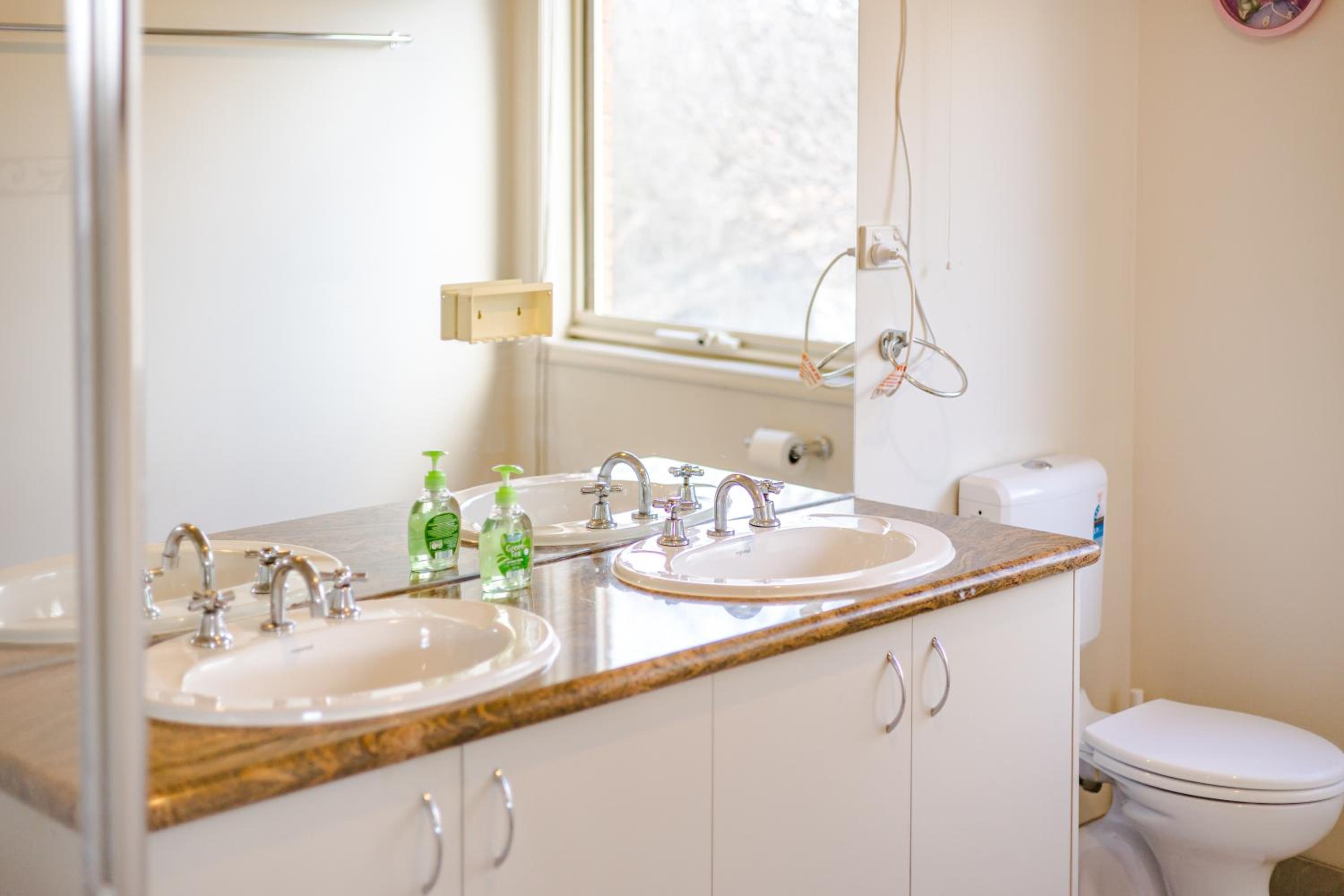 StayAU Family Home Comfort in Caroline Springs