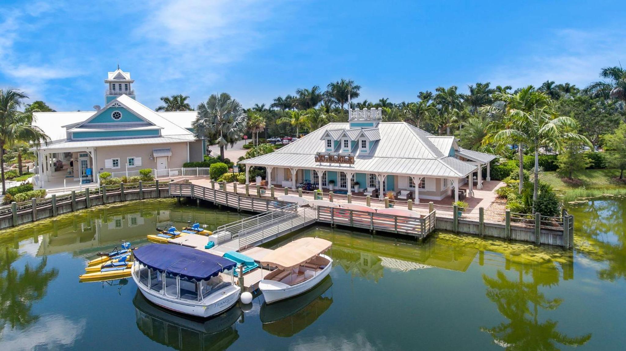 Pool House Villa in Naples Reserve view 3