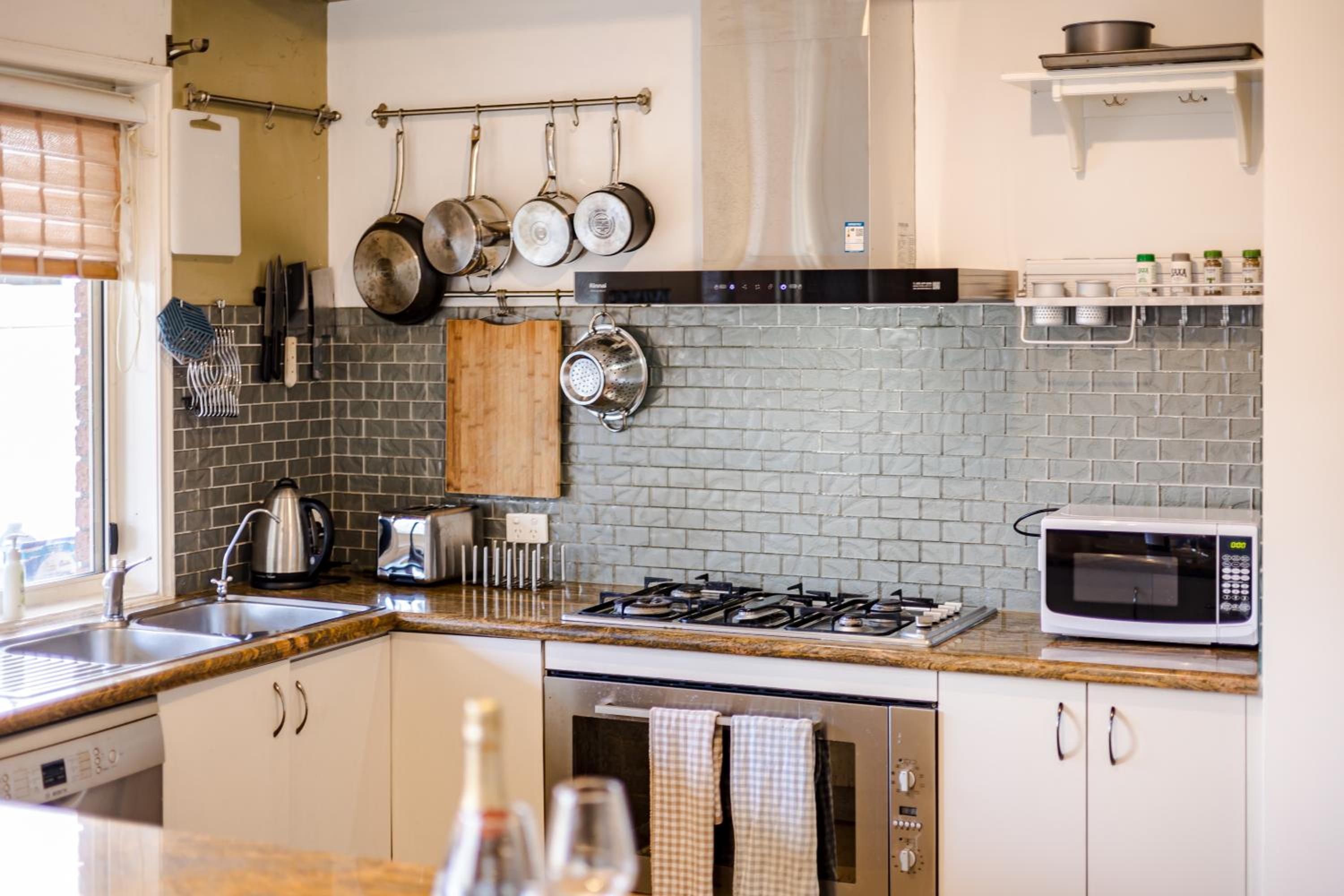 StayAU Family Home Comfort in Caroline Springs