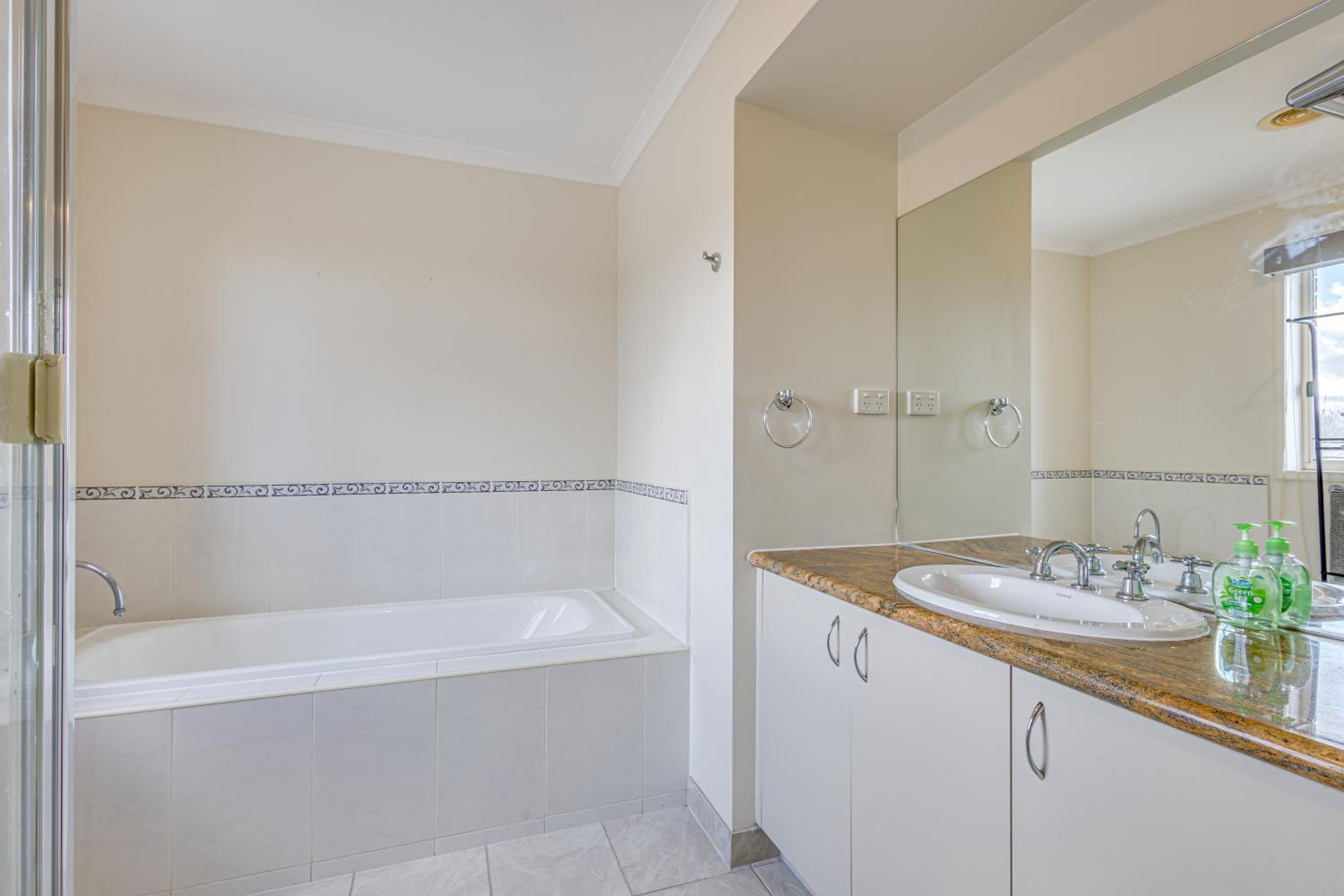 StayAU Family Home Comfort in Caroline Springs
