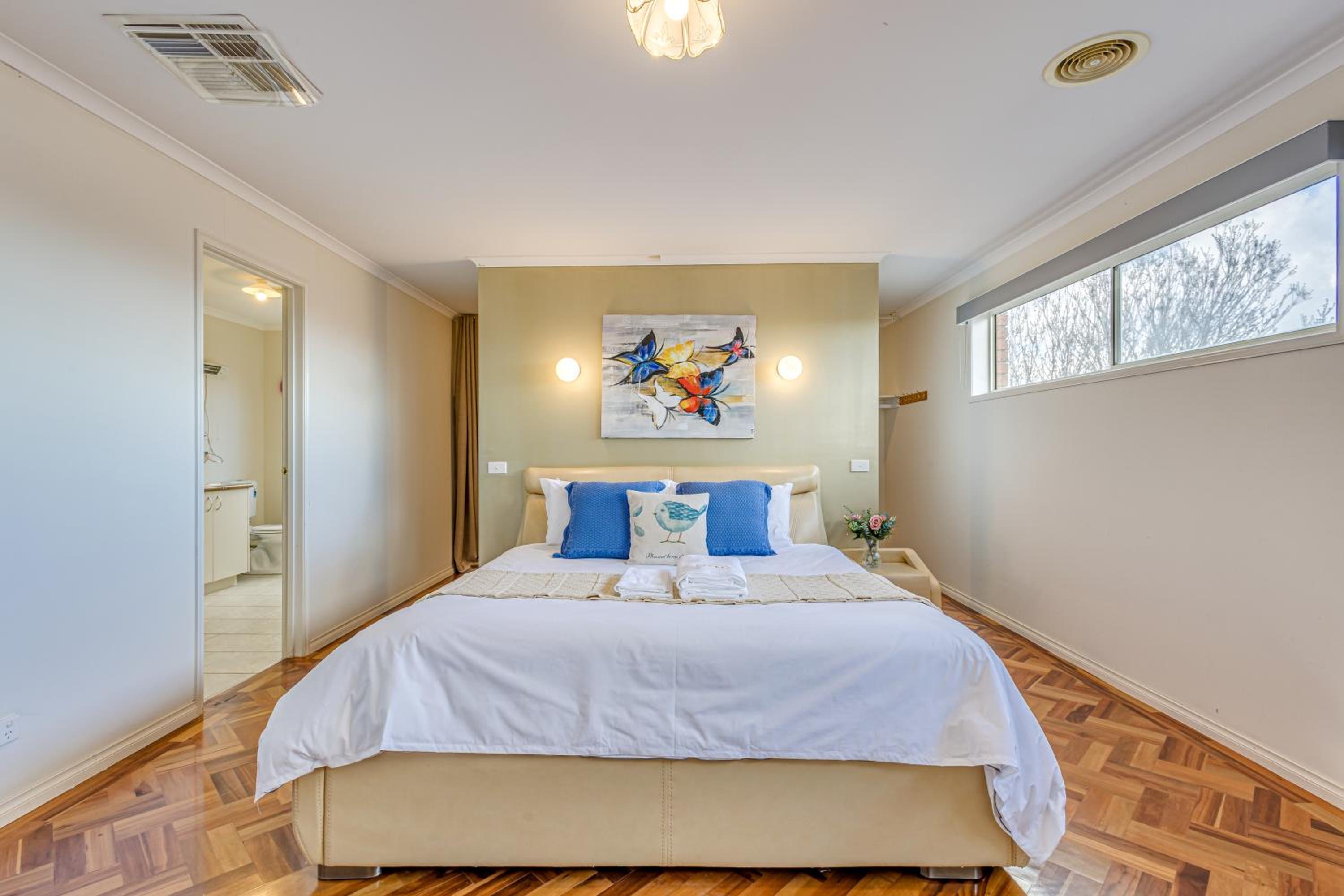 StayAU Family Home Comfort in Caroline Springs
