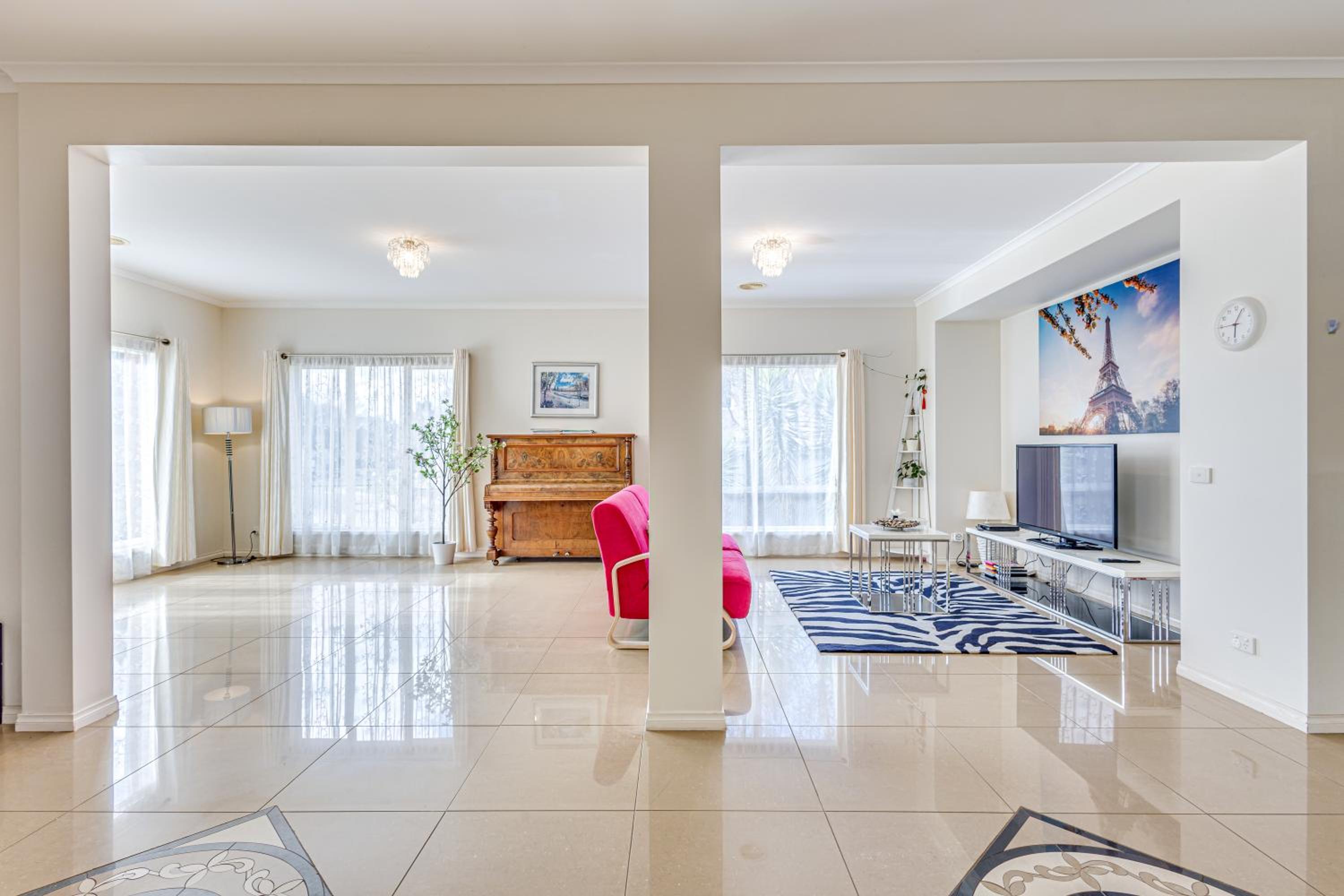 StayAU Family Home Comfort in Caroline Springs