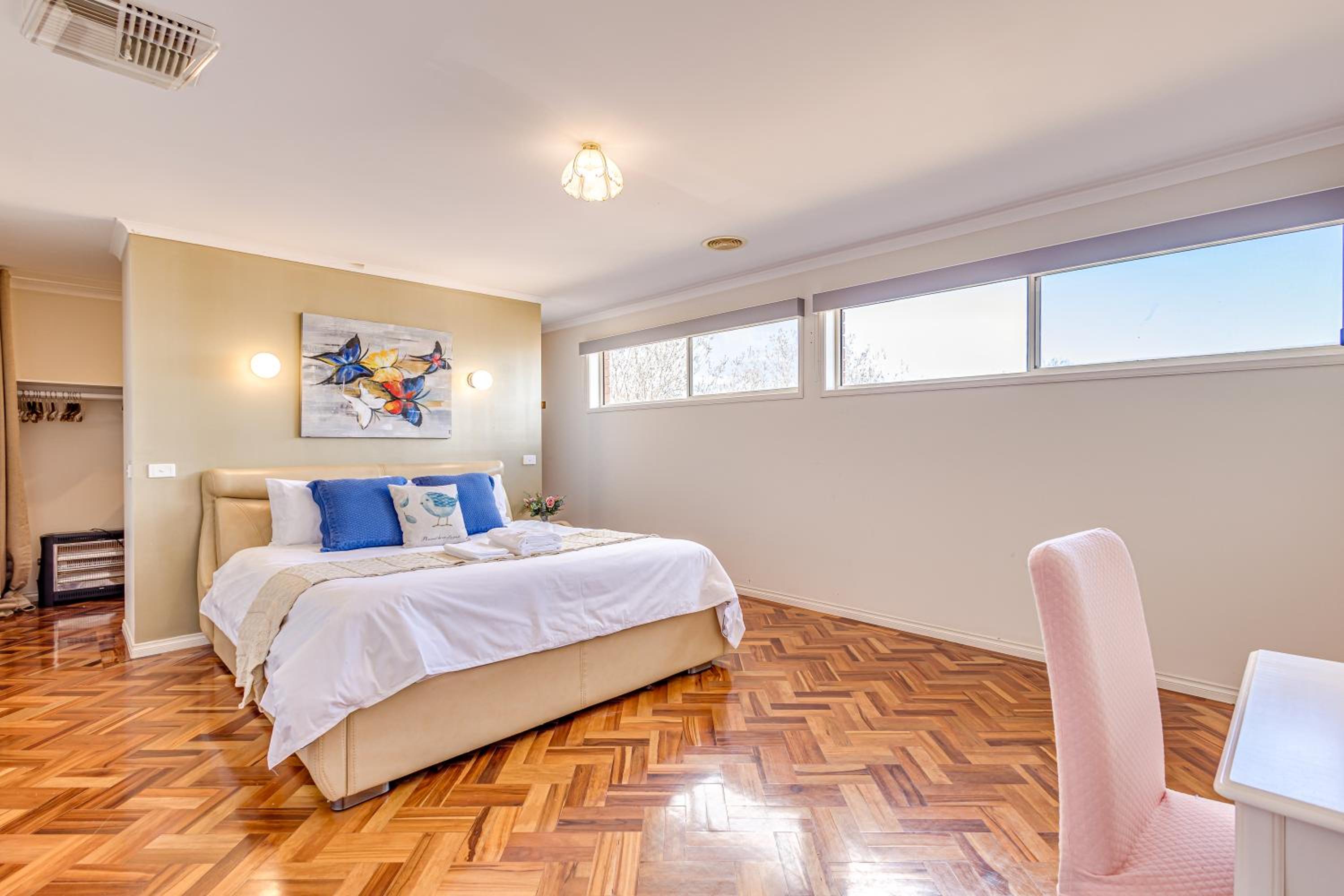 StayAU Family Home Comfort in Caroline Springs