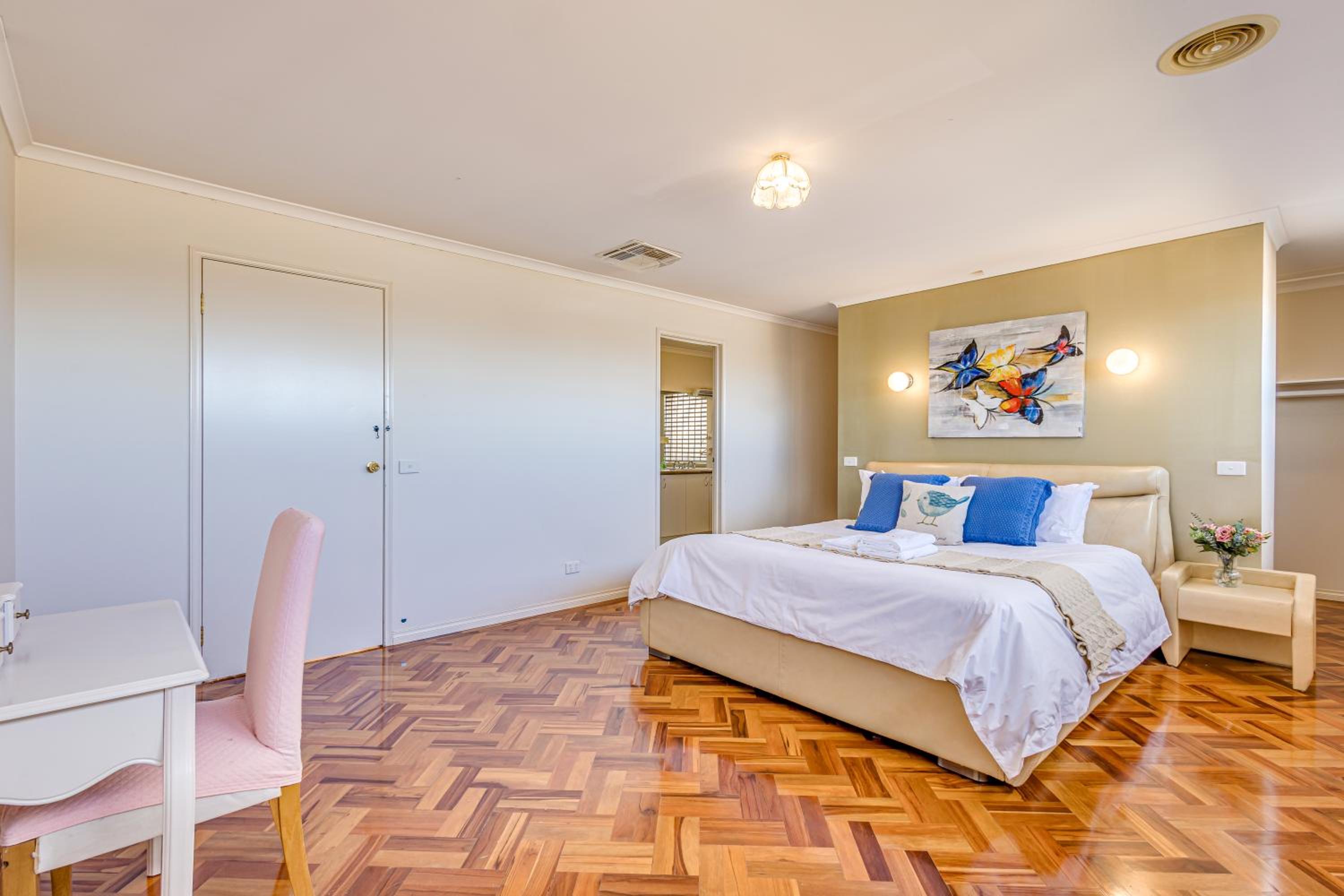 StayAU Family Home Comfort in Caroline Springs