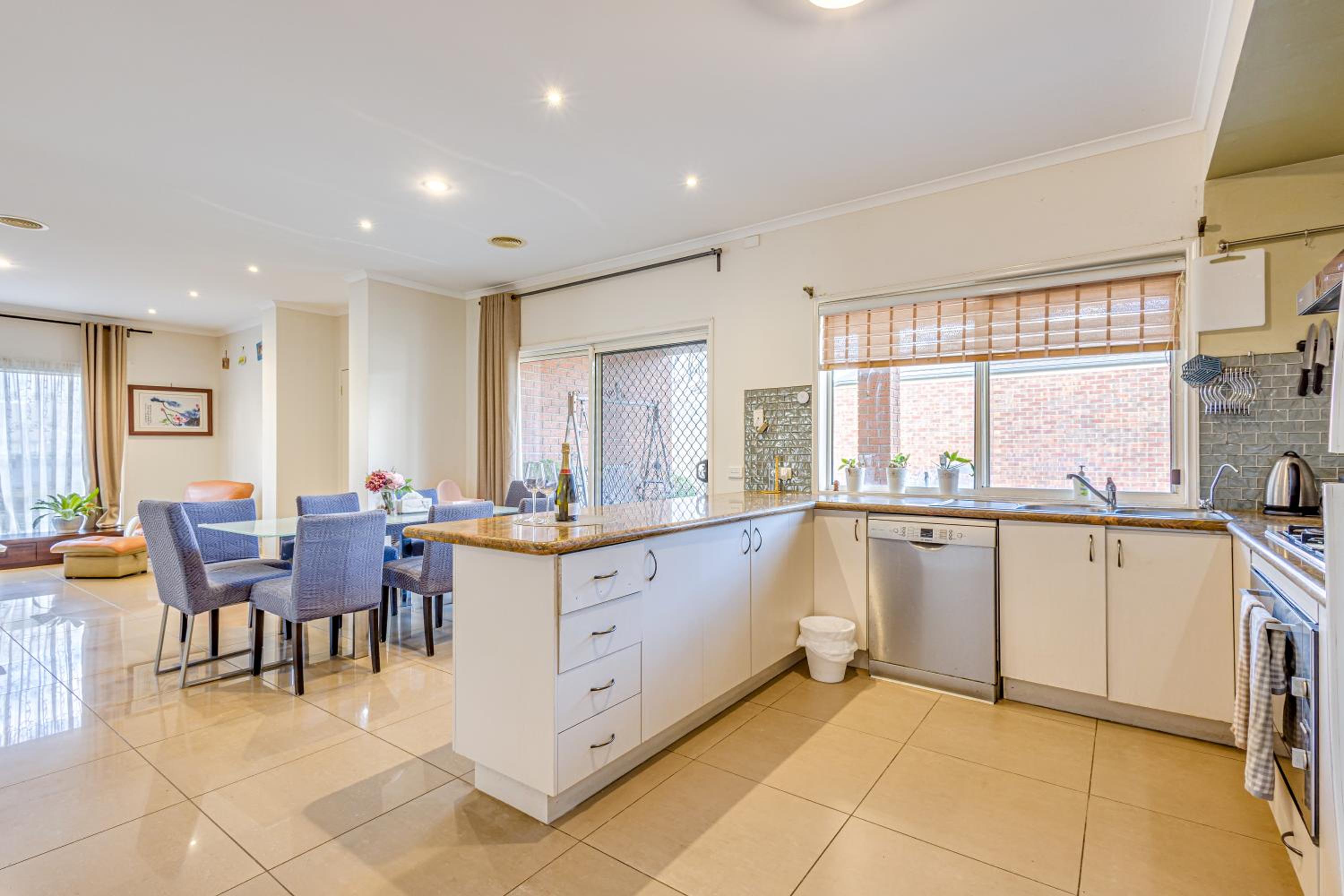StayAU Family Home Comfort in Caroline Springs