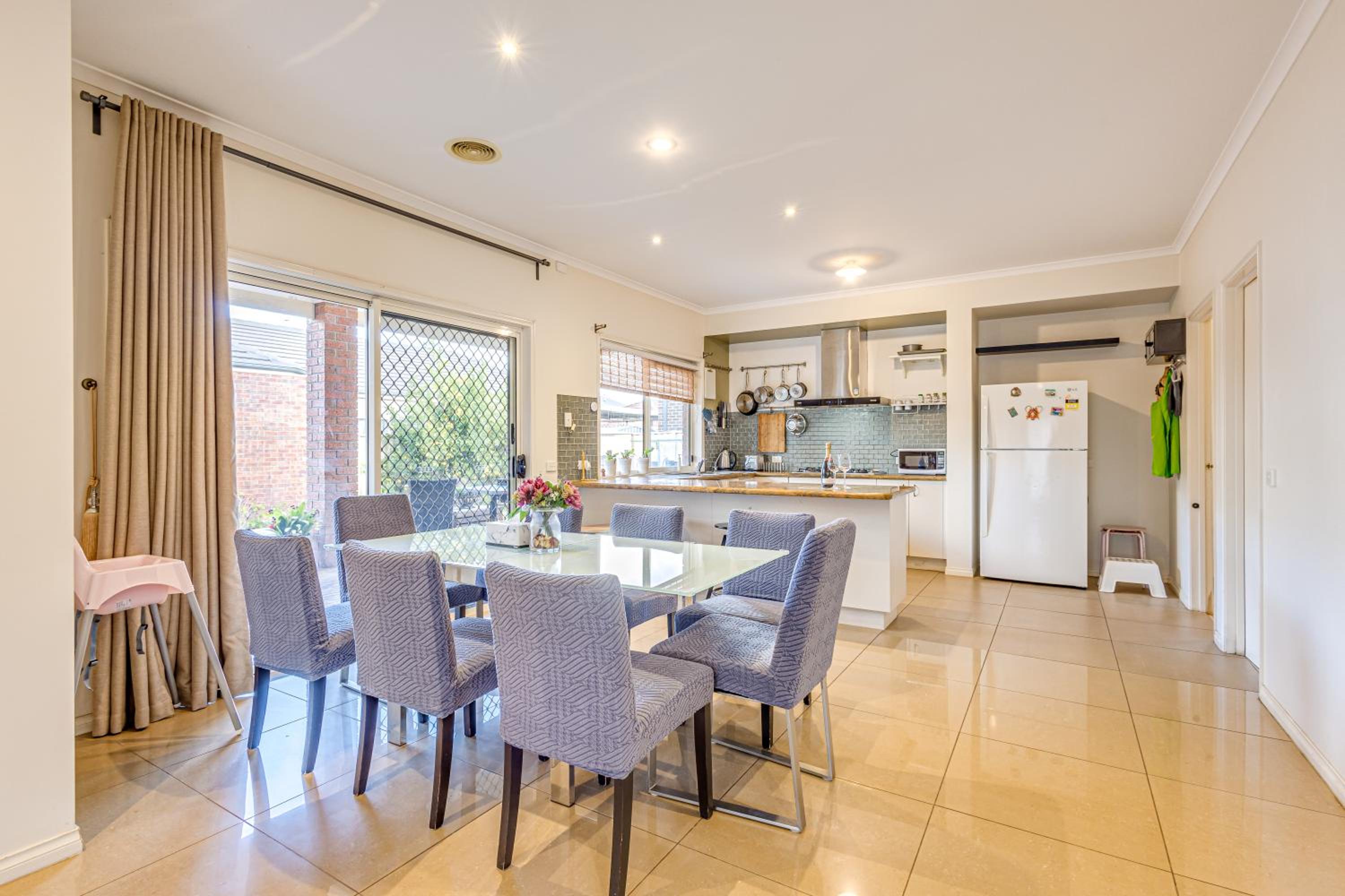 StayAU Family Home Comfort in Caroline Springs