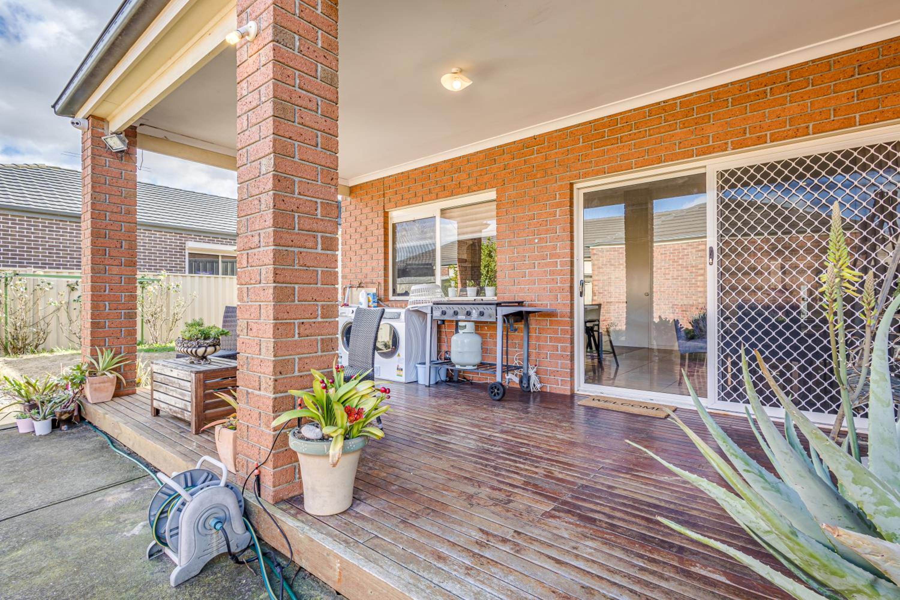 StayAU Family Home Comfort in Caroline Springs
