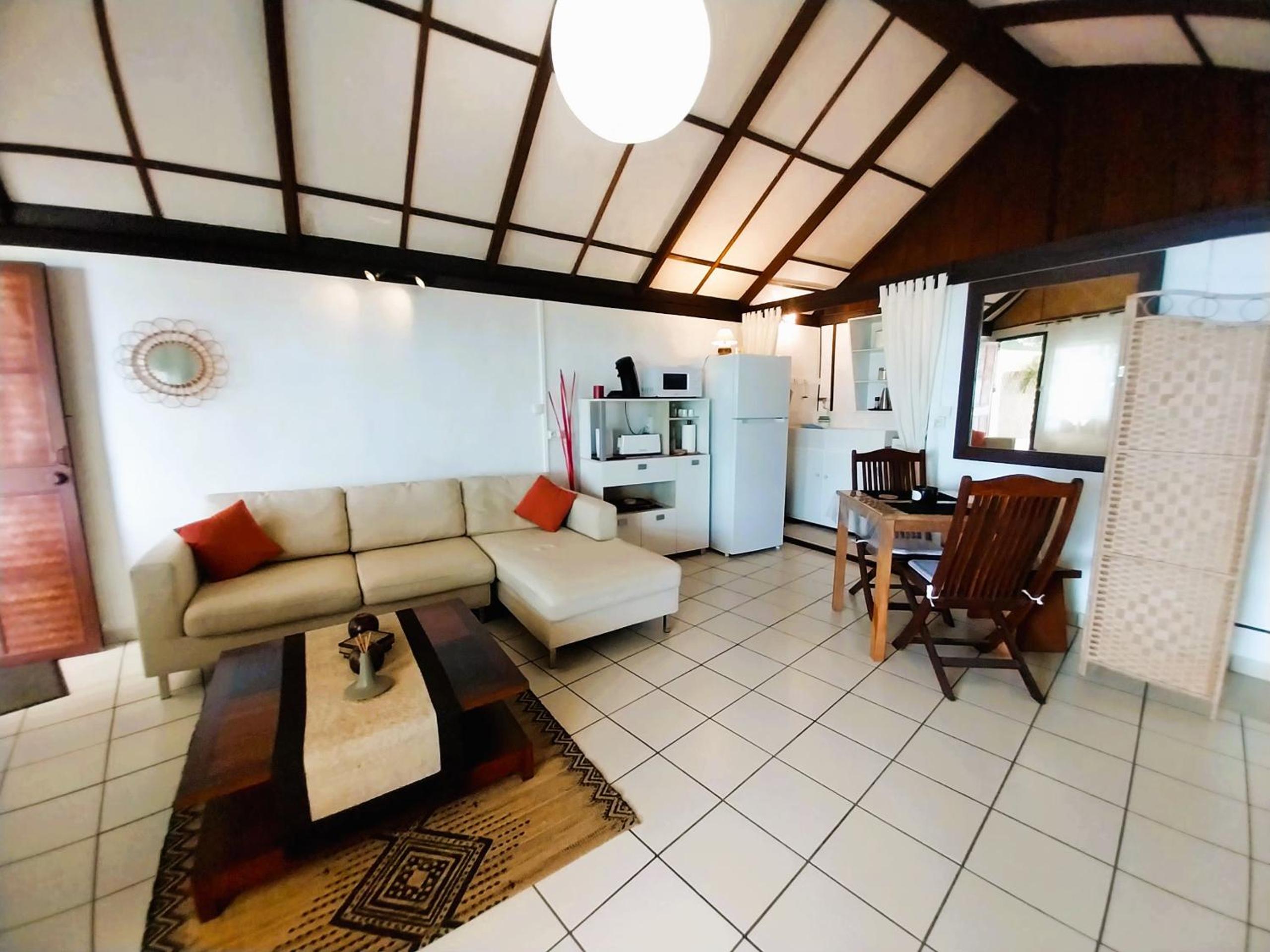 TAHITI - VAIAVA Beach Cottage view 3