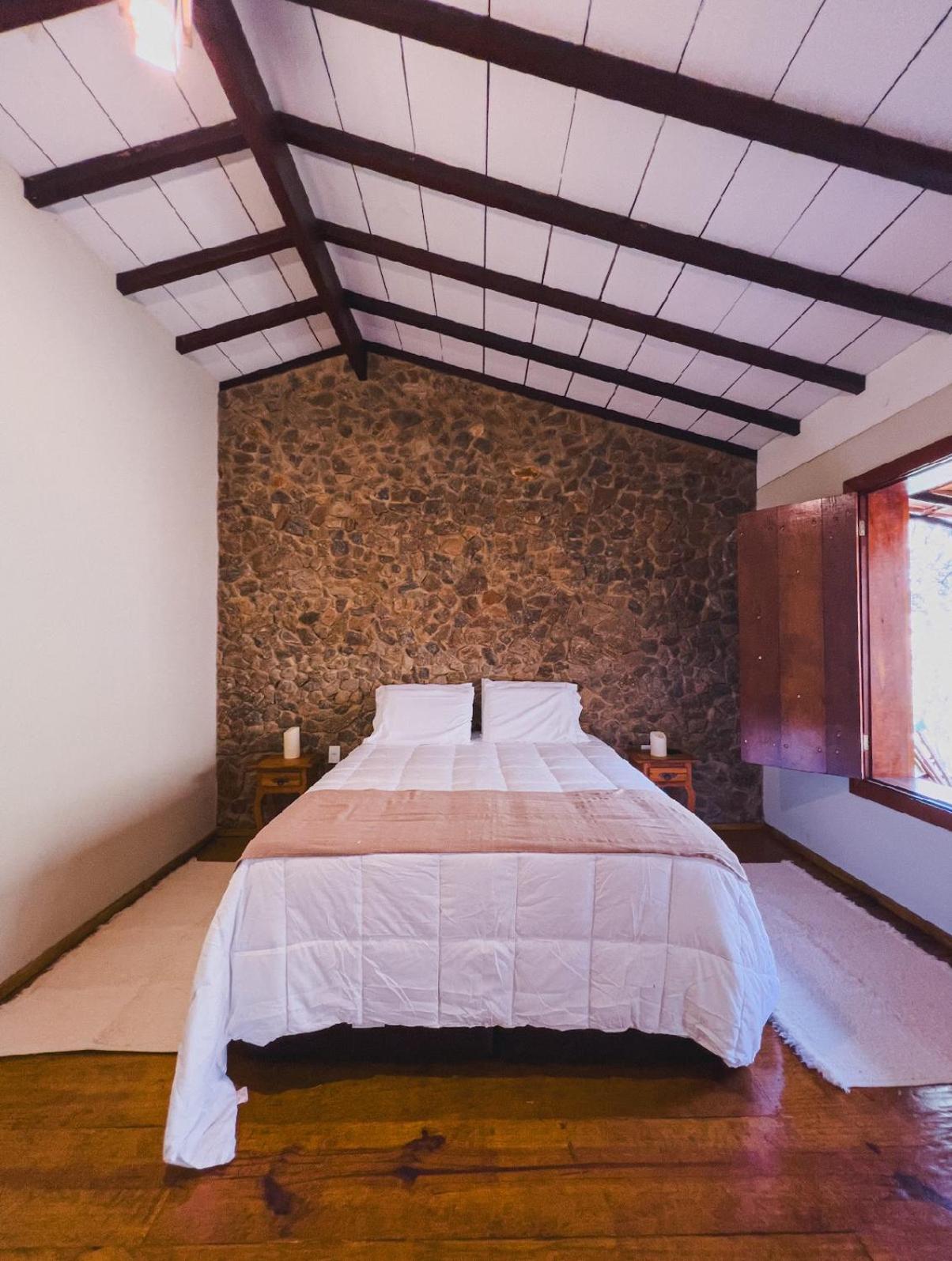 CABANAS na ROCHA IPÊ ROSA
