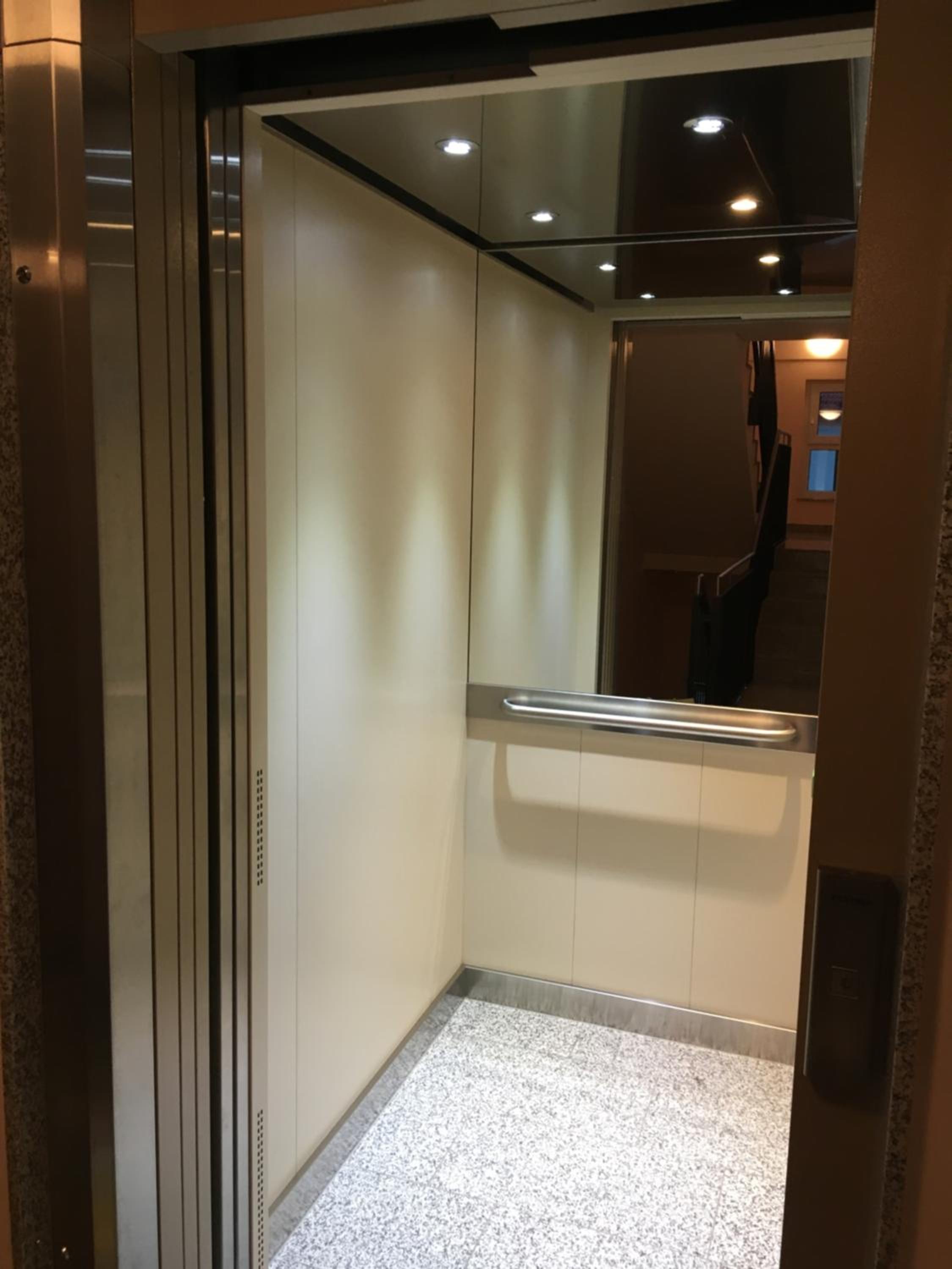 Oktoberfest City Center Direct Metro in 20 min, 2 Bedrm 2 BathRoom by ICM Messe München, Balcony, Free Parking