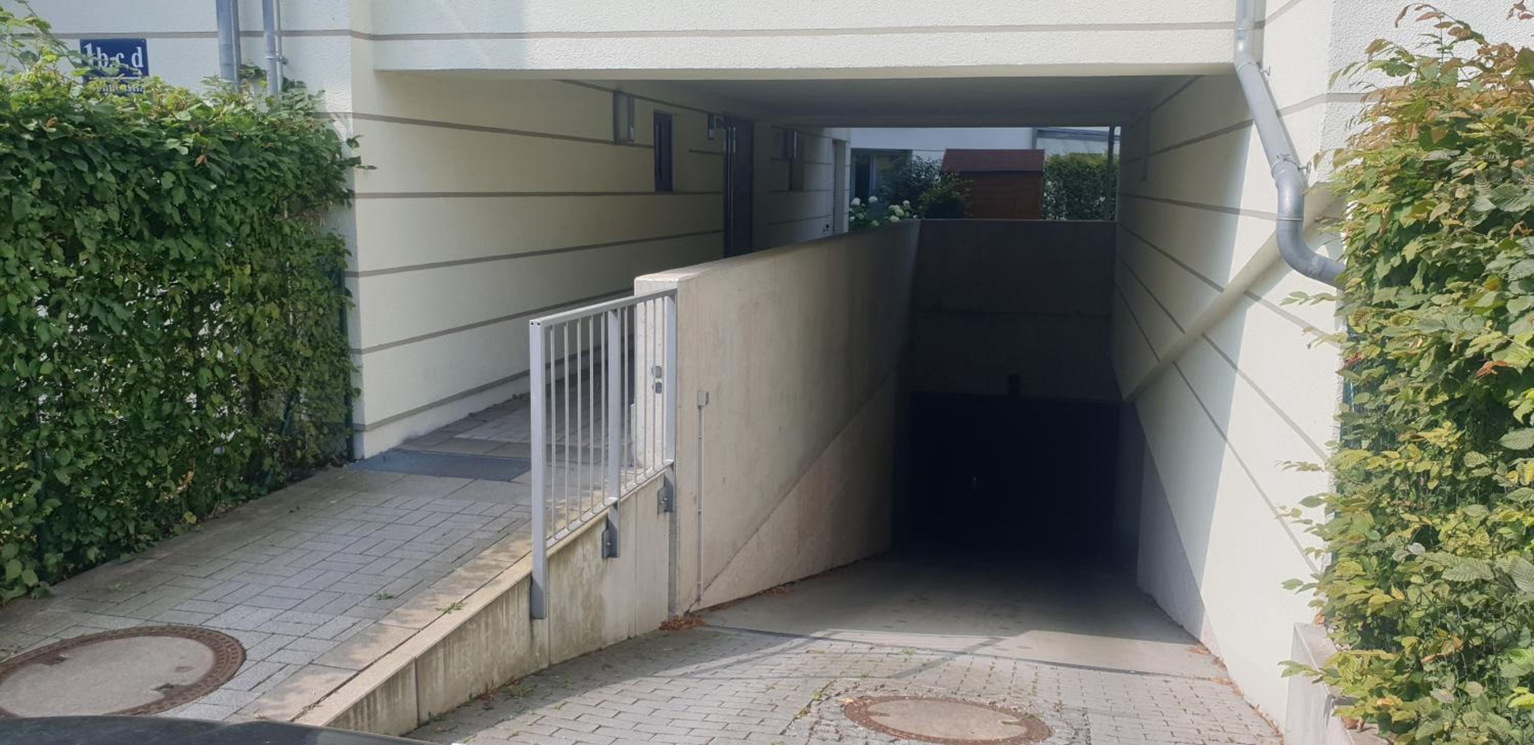 Oktoberfest City Center Direct Metro in 20 min, 2 Bedrm 2 BathRoom by ICM Messe München, Balcony, Free Parking